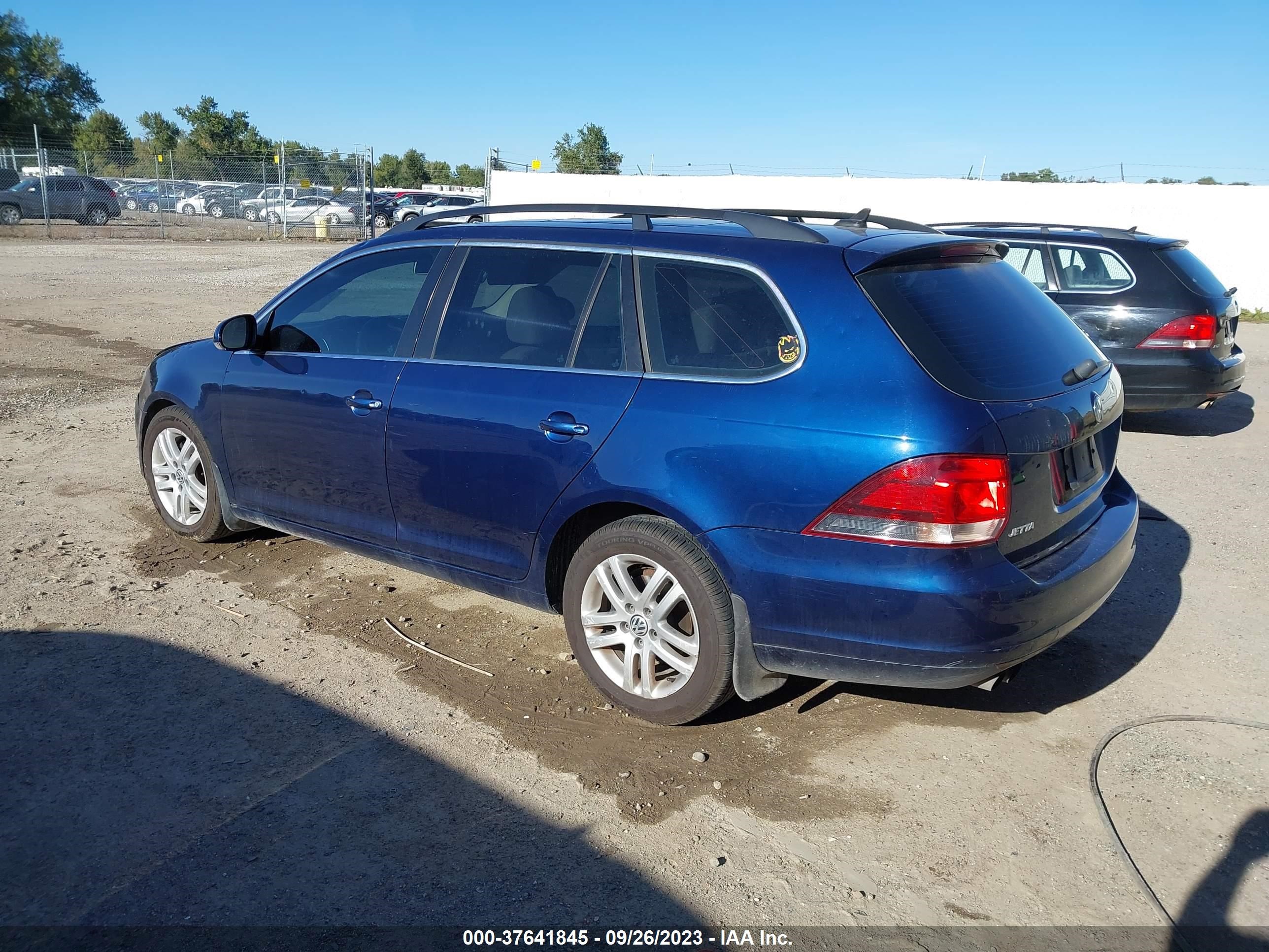 Photo 2 VIN: 3VWPL7AJ4BM607490 - VOLKSWAGEN JETTA 