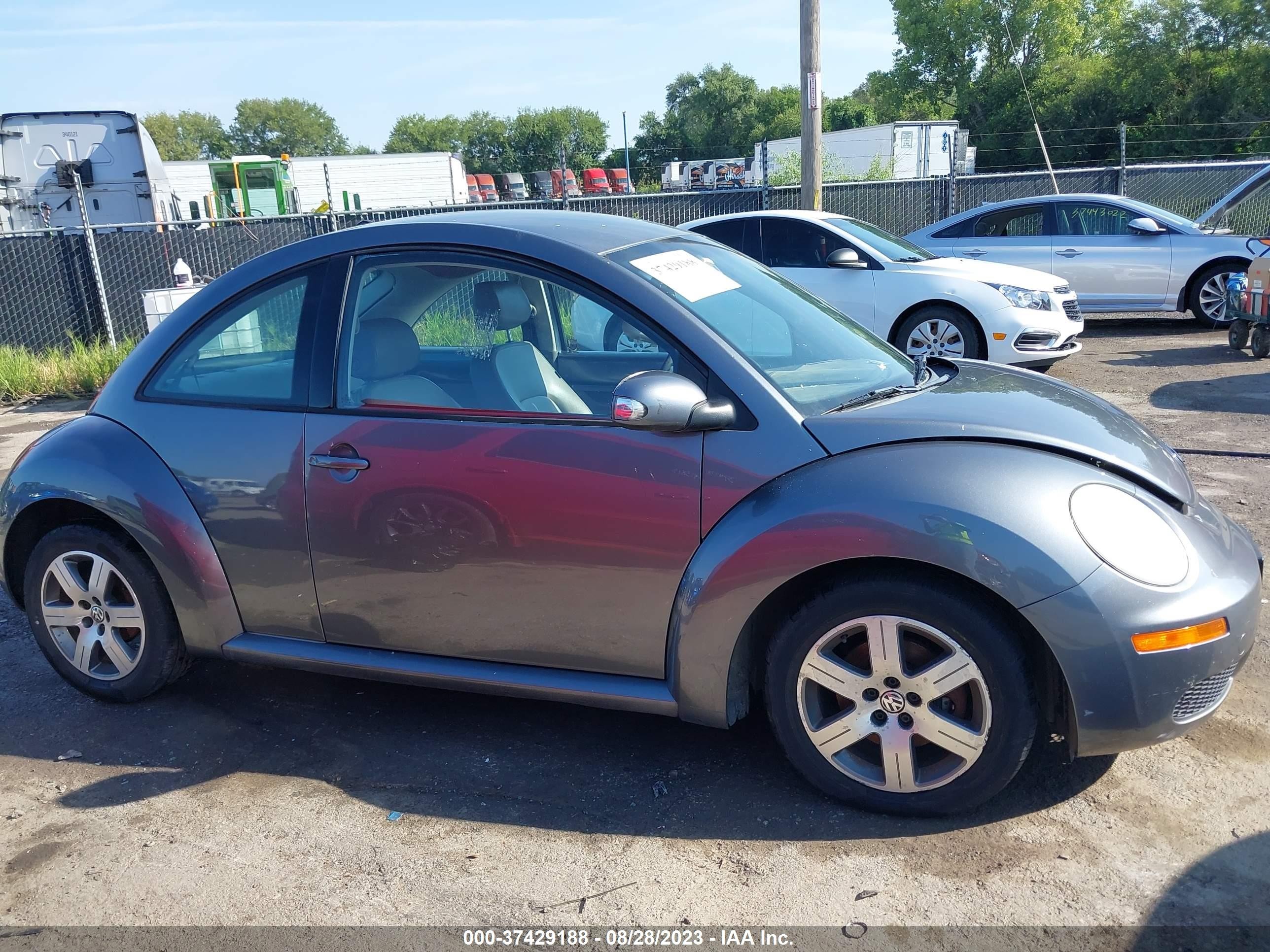 Photo 12 VIN: 3VWPR31C66M414692 - VOLKSWAGEN BEETLE 