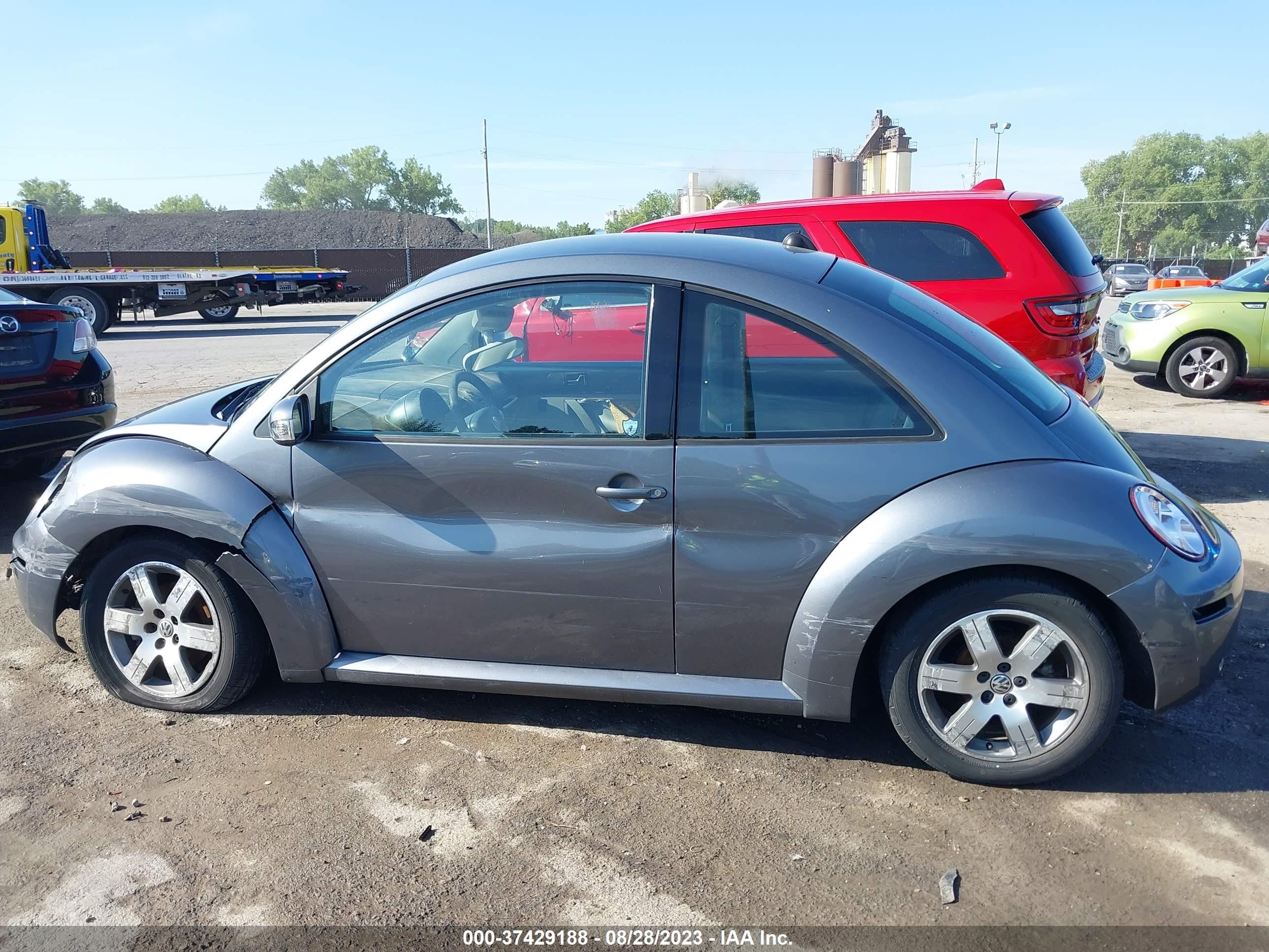 Photo 13 VIN: 3VWPR31C66M414692 - VOLKSWAGEN BEETLE 