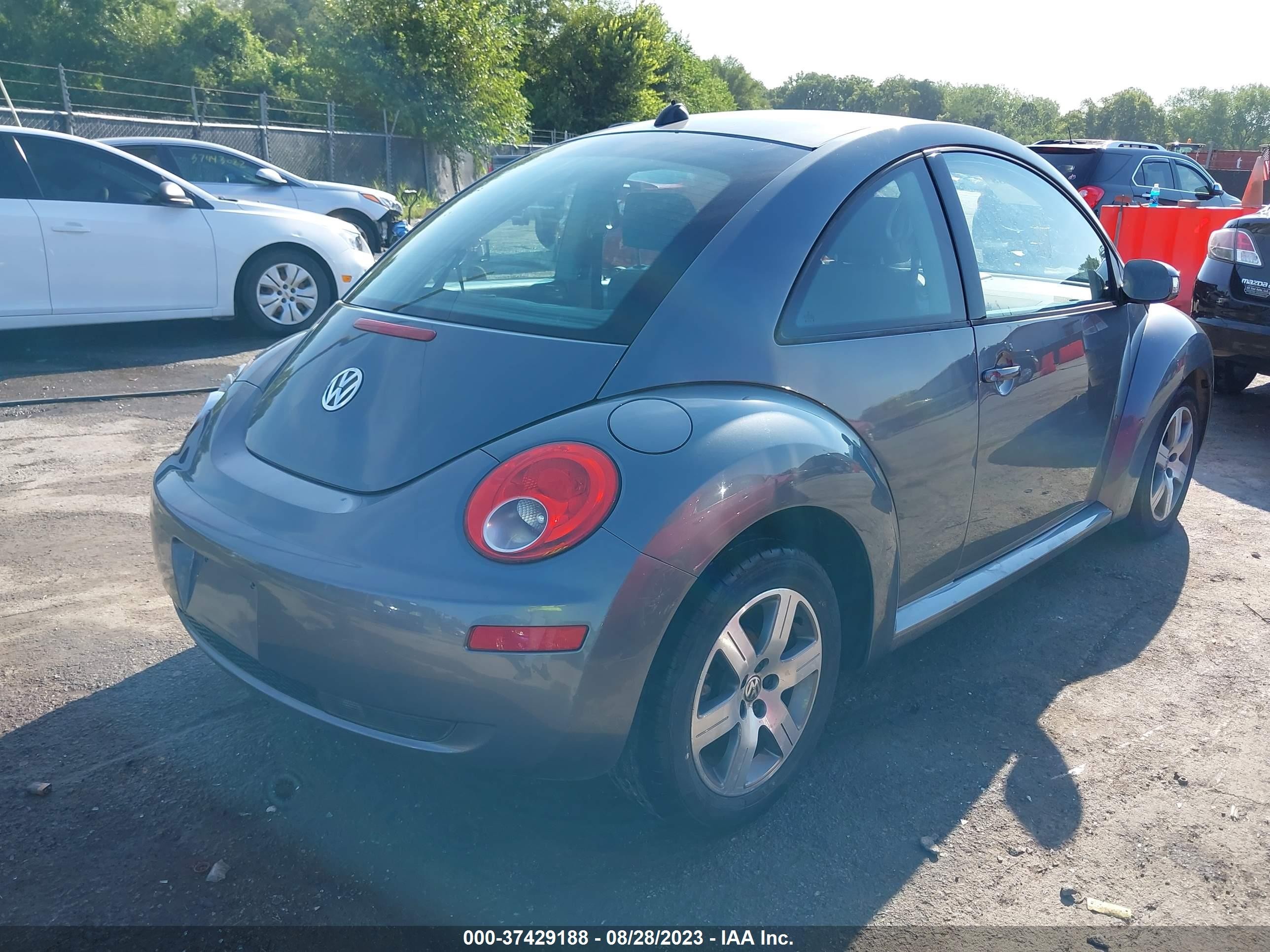 Photo 3 VIN: 3VWPR31C66M414692 - VOLKSWAGEN BEETLE 