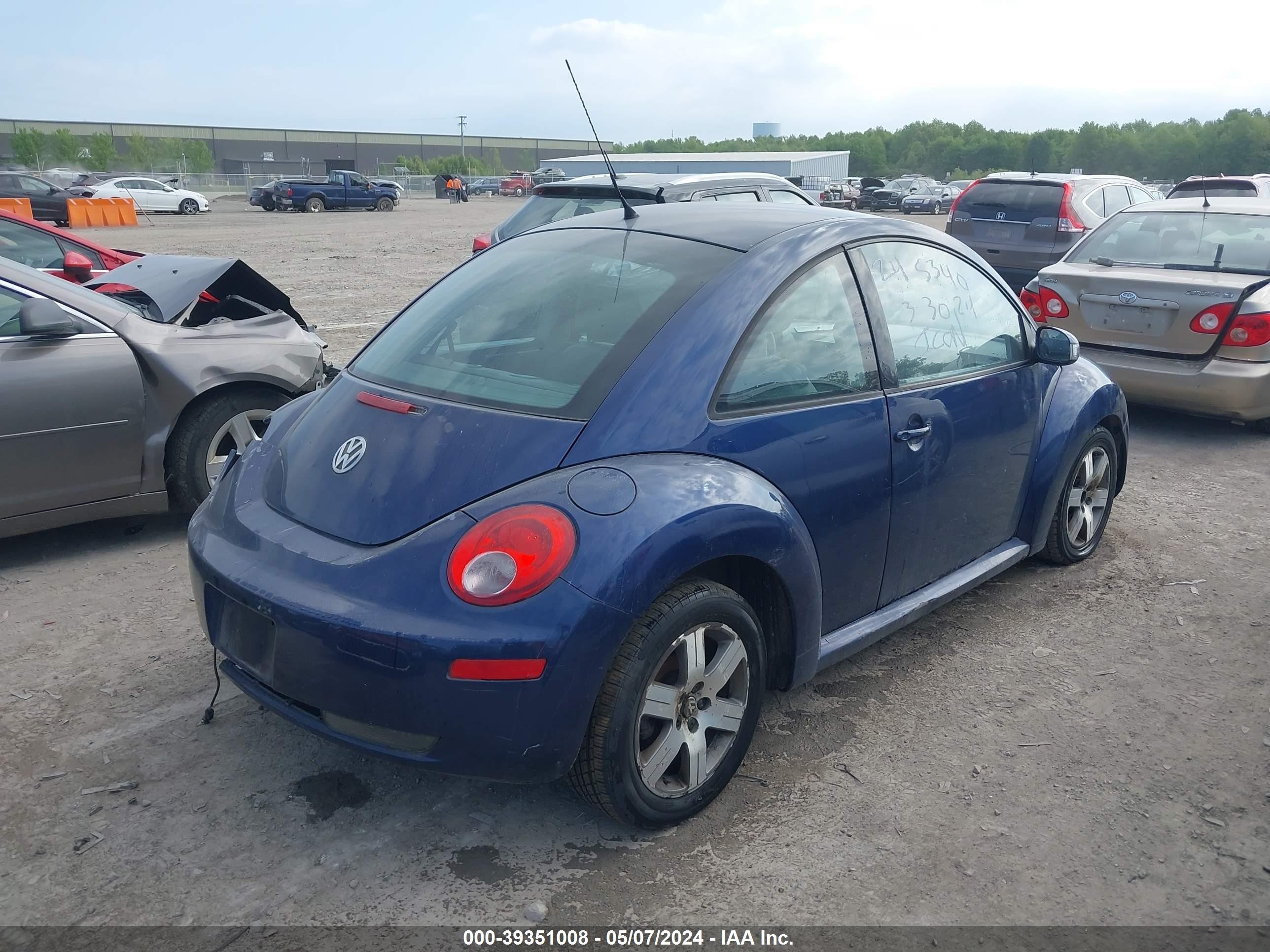 Photo 3 VIN: 3VWPW31C36M423911 - VOLKSWAGEN BEETLE 