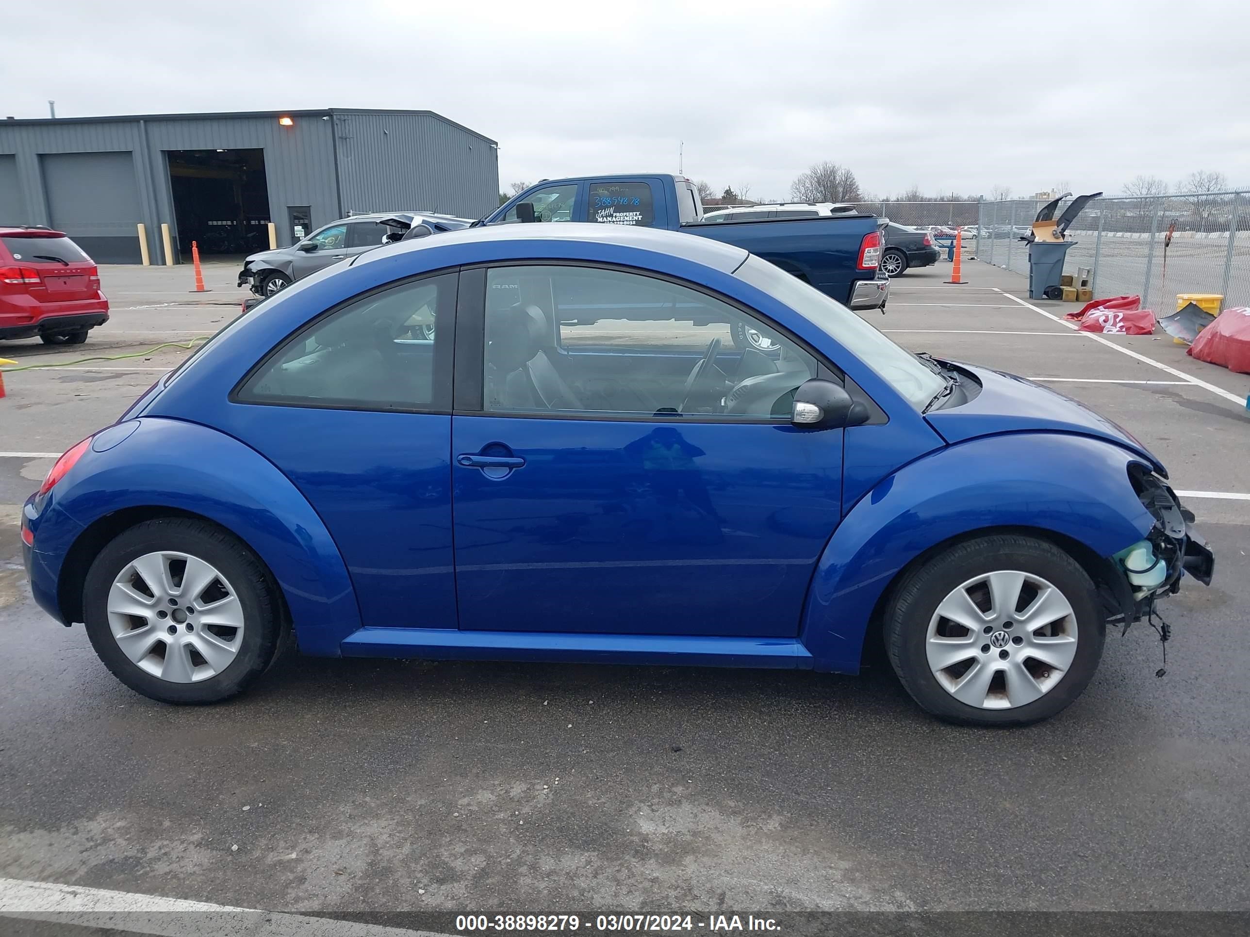 Photo 13 VIN: 3VWPW31C38M526054 - VOLKSWAGEN BEETLE 