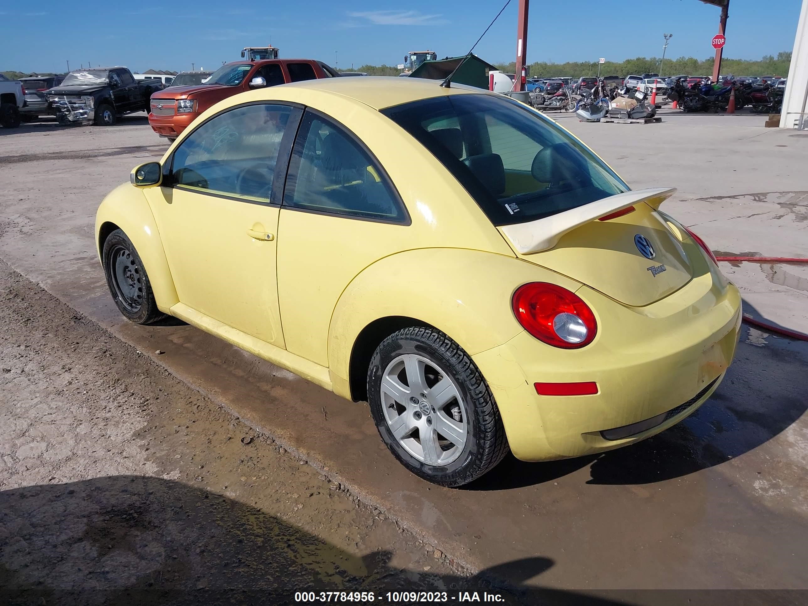 Photo 2 VIN: 3VWPW31C57M514857 - VOLKSWAGEN BEETLE 