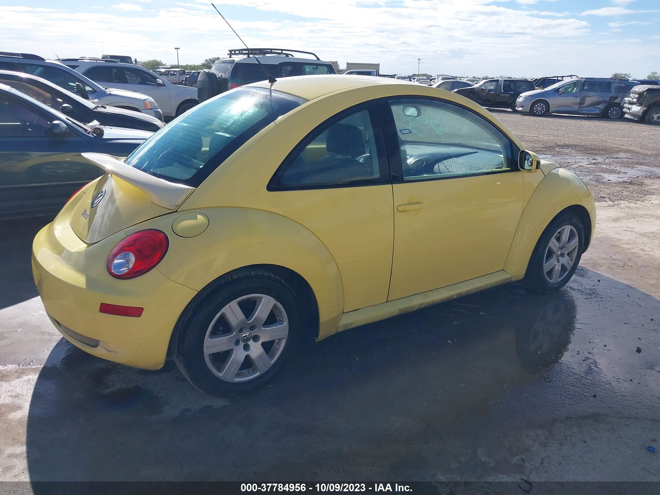 Photo 3 VIN: 3VWPW31C57M514857 - VOLKSWAGEN BEETLE 