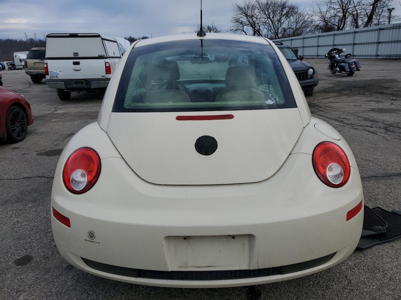 Photo 5 VIN: 3VWPW31C78M521567 - VOLKSWAGEN BEETLE 