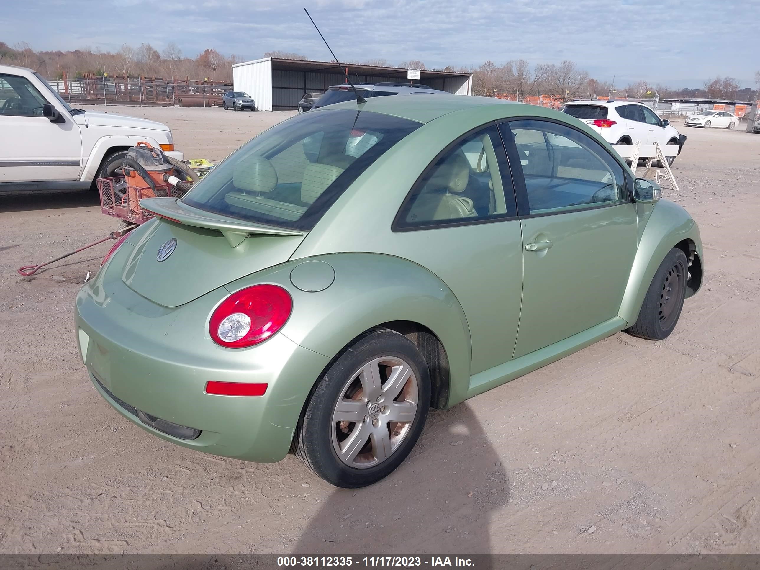 Photo 3 VIN: 3VWPW31CX7M504633 - VOLKSWAGEN BEETLE 