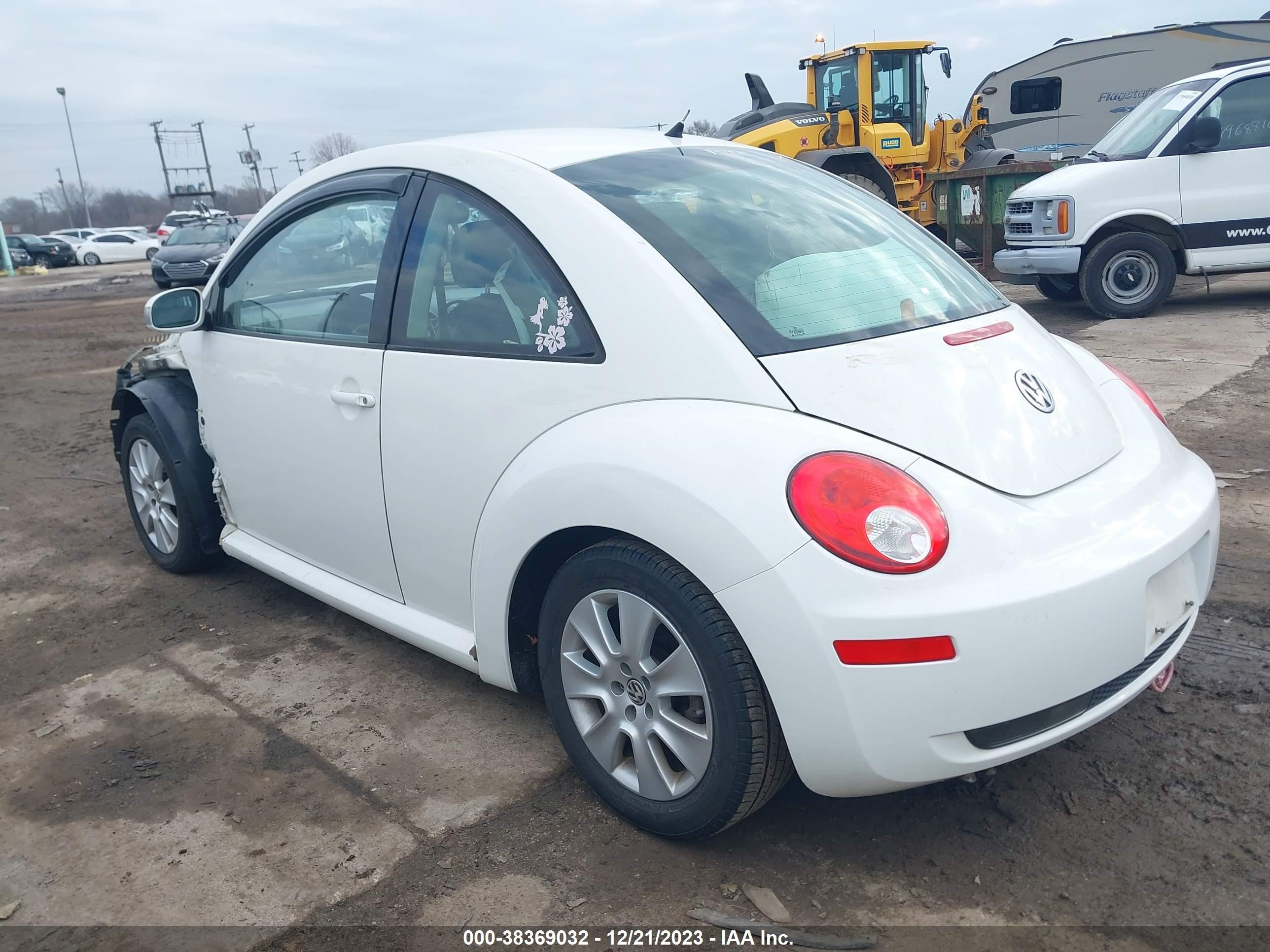 Photo 2 VIN: 3VWPW31CX9M512315 - VOLKSWAGEN BEETLE 