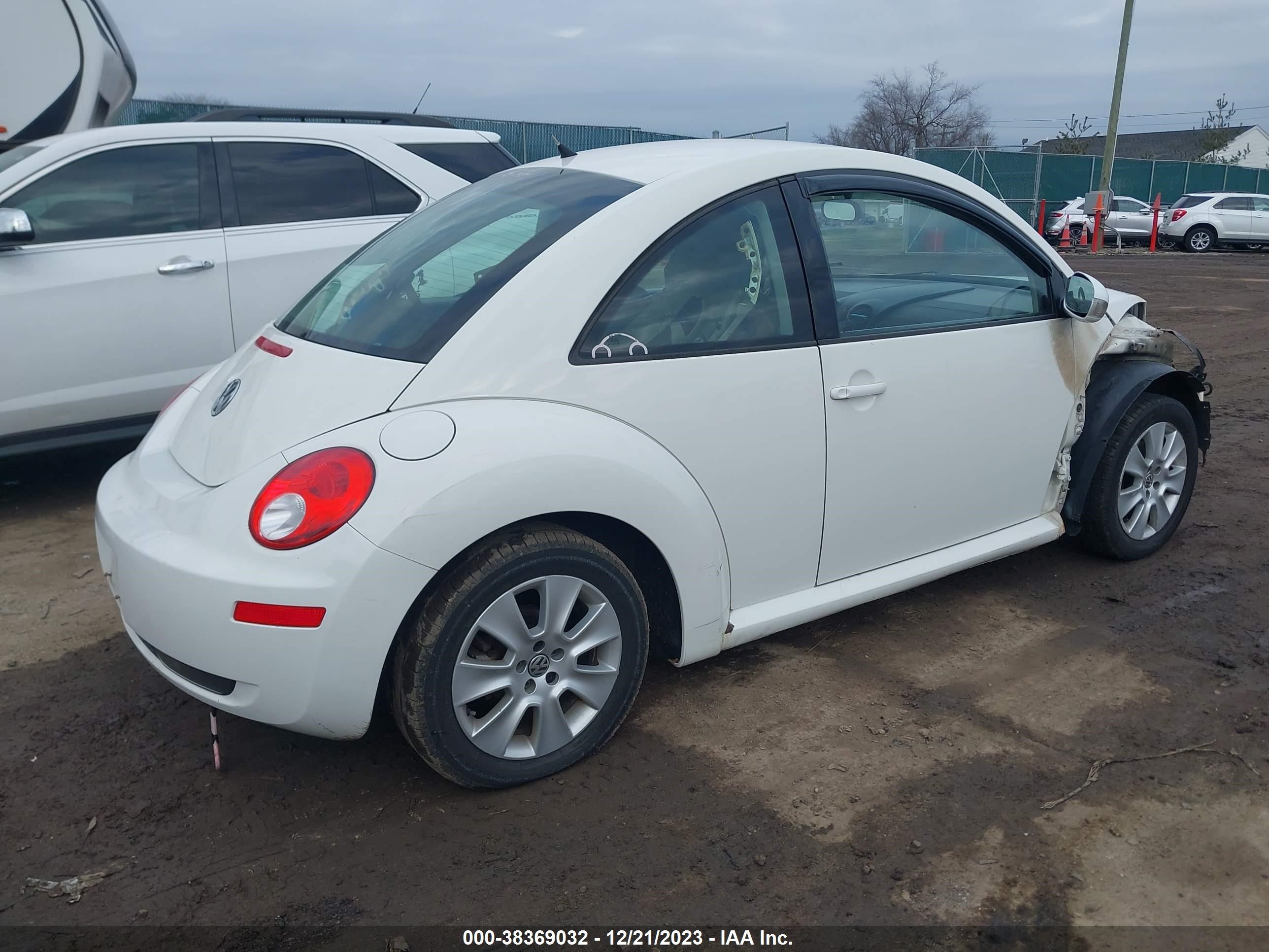 Photo 3 VIN: 3VWPW31CX9M512315 - VOLKSWAGEN BEETLE 