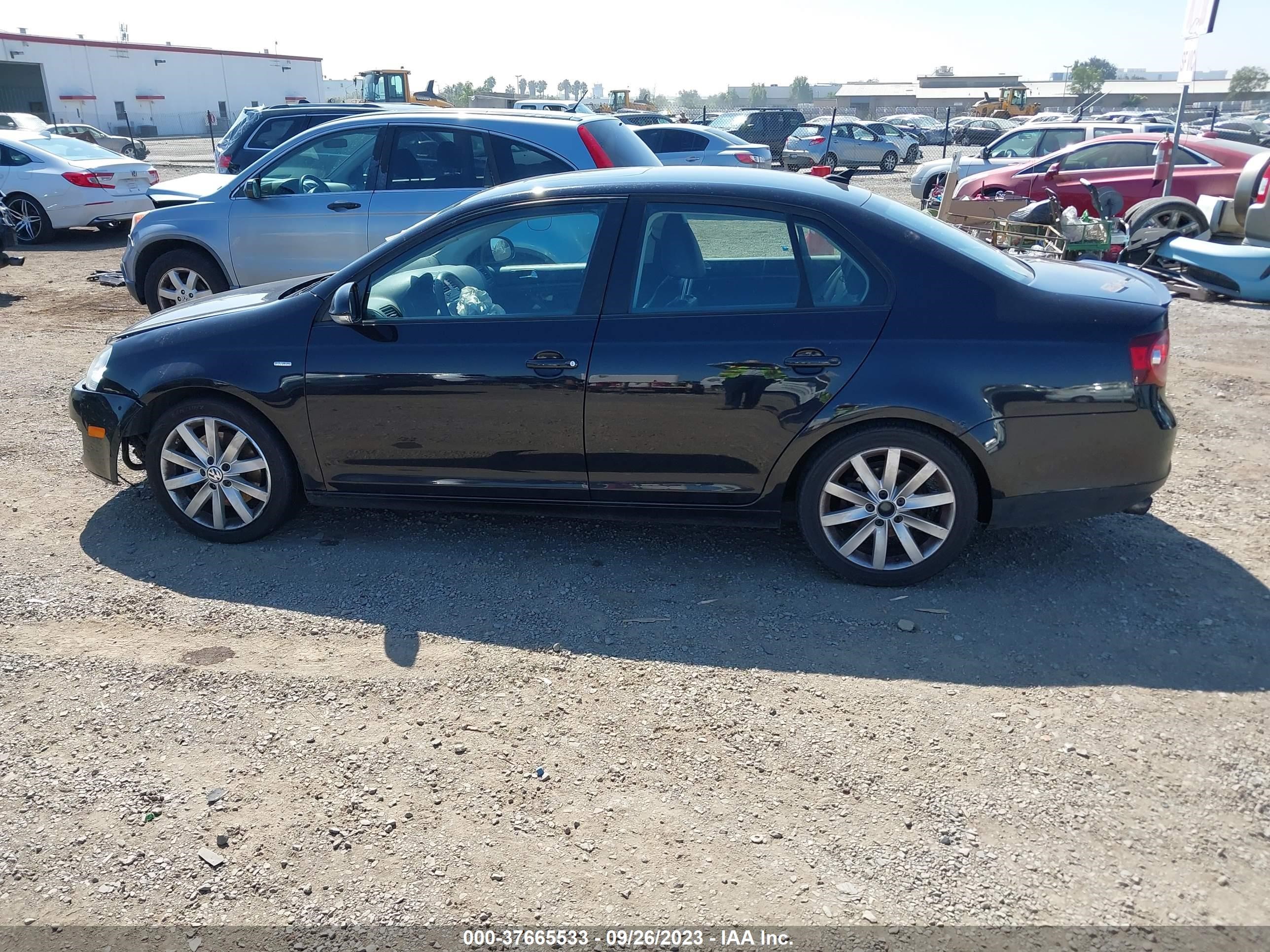 Photo 13 VIN: 3VWRA7AJ0AM109672 - VOLKSWAGEN JETTA 