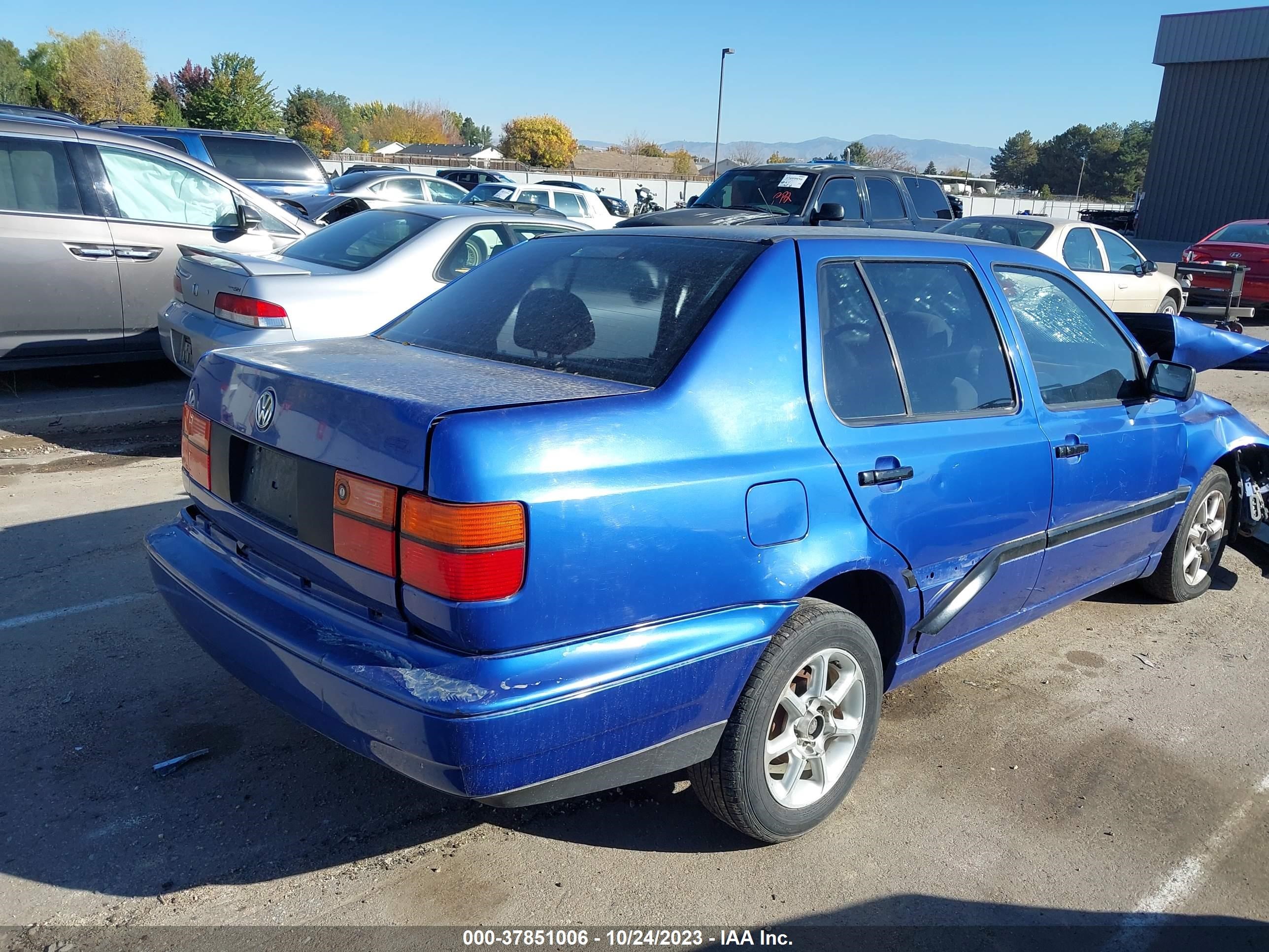 Photo 3 VIN: 3VWRA81H4WM209204 - VOLKSWAGEN JETTA 