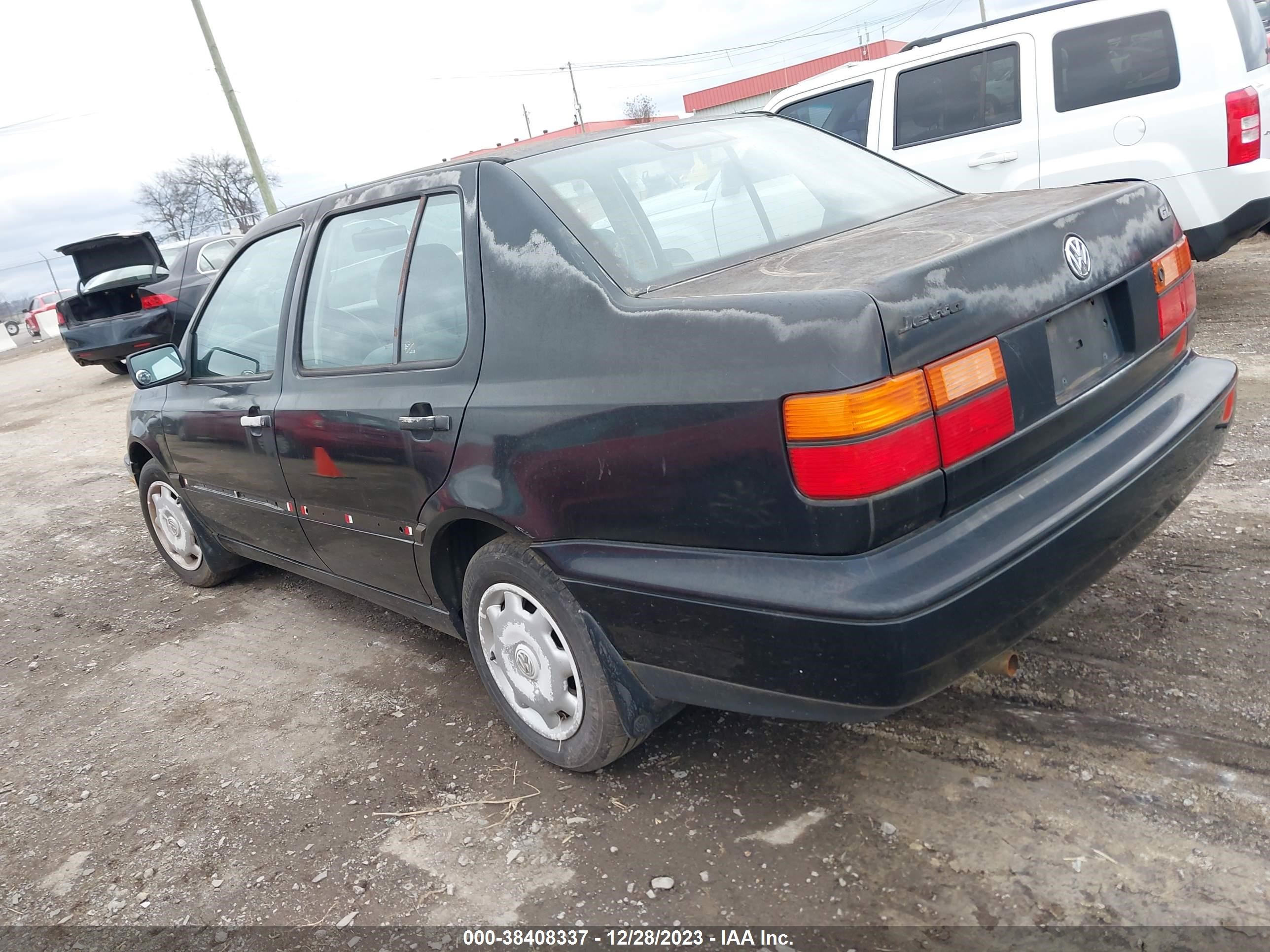 Photo 2 VIN: 3VWRA81H5VM054144 - VOLKSWAGEN JETTA 