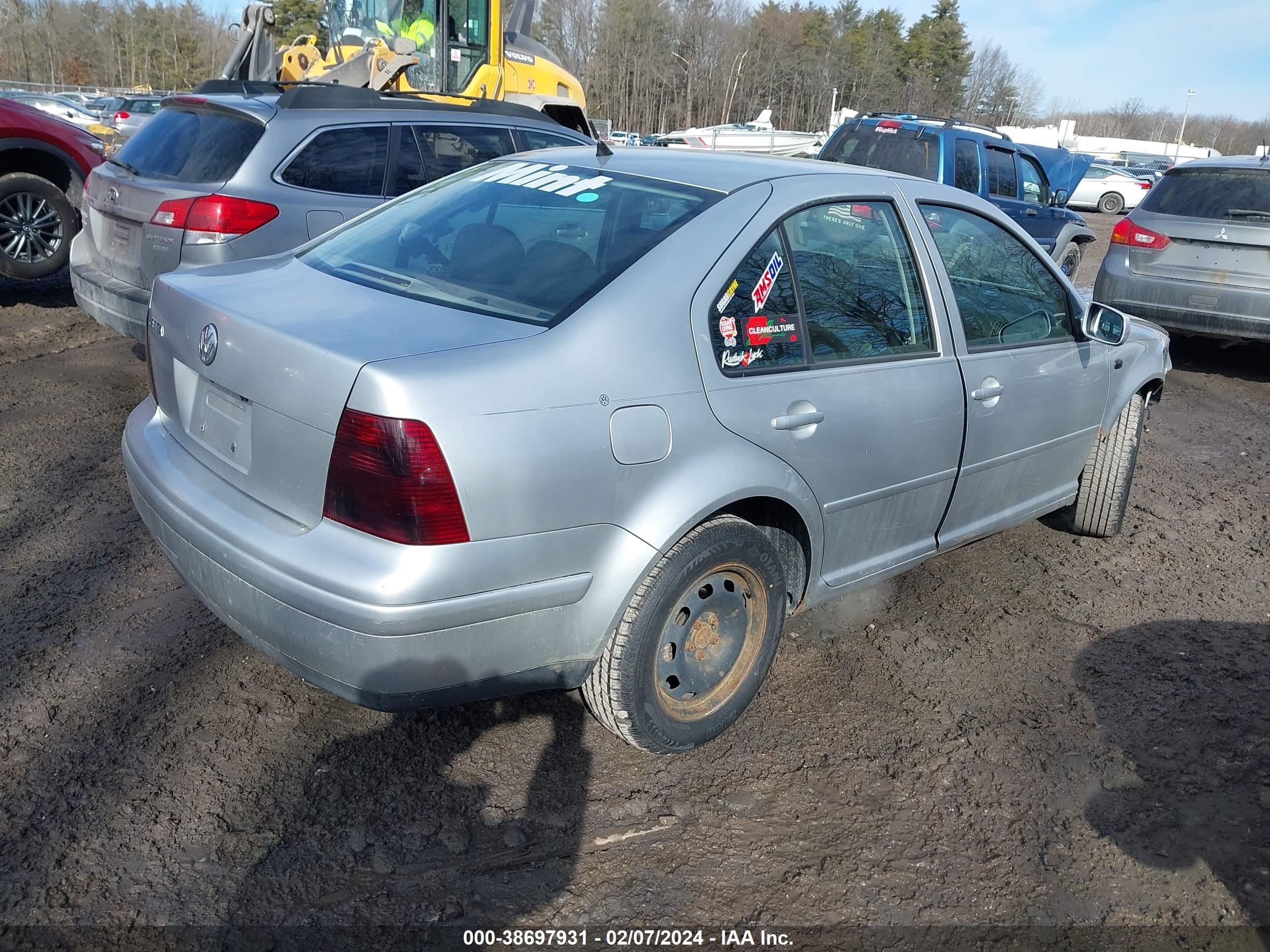 Photo 3 VIN: 3VWRC29M8YM171987 - VOLKSWAGEN JETTA 