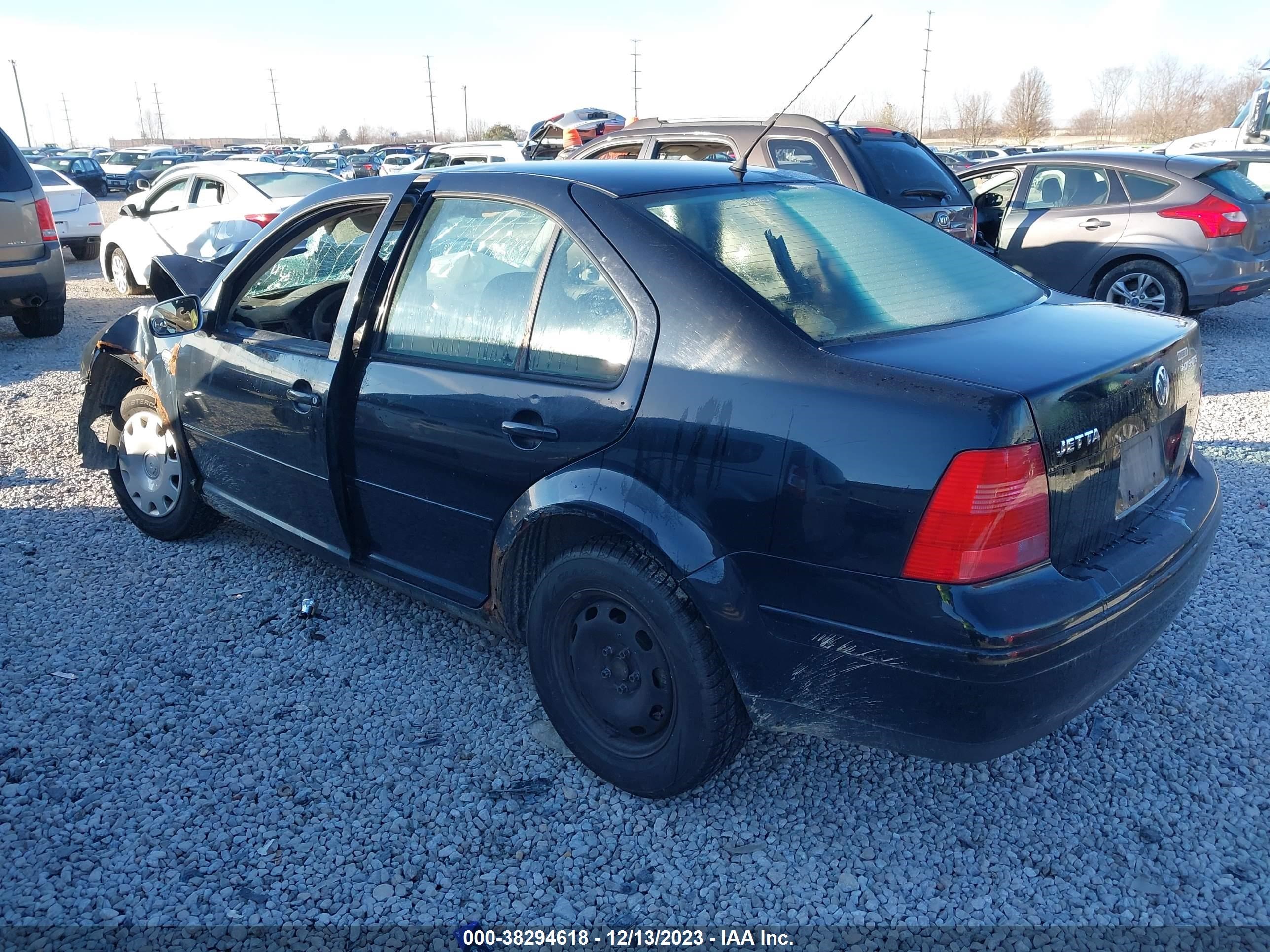 Photo 2 VIN: 3VWRF29M4YM004372 - VOLKSWAGEN JETTA 