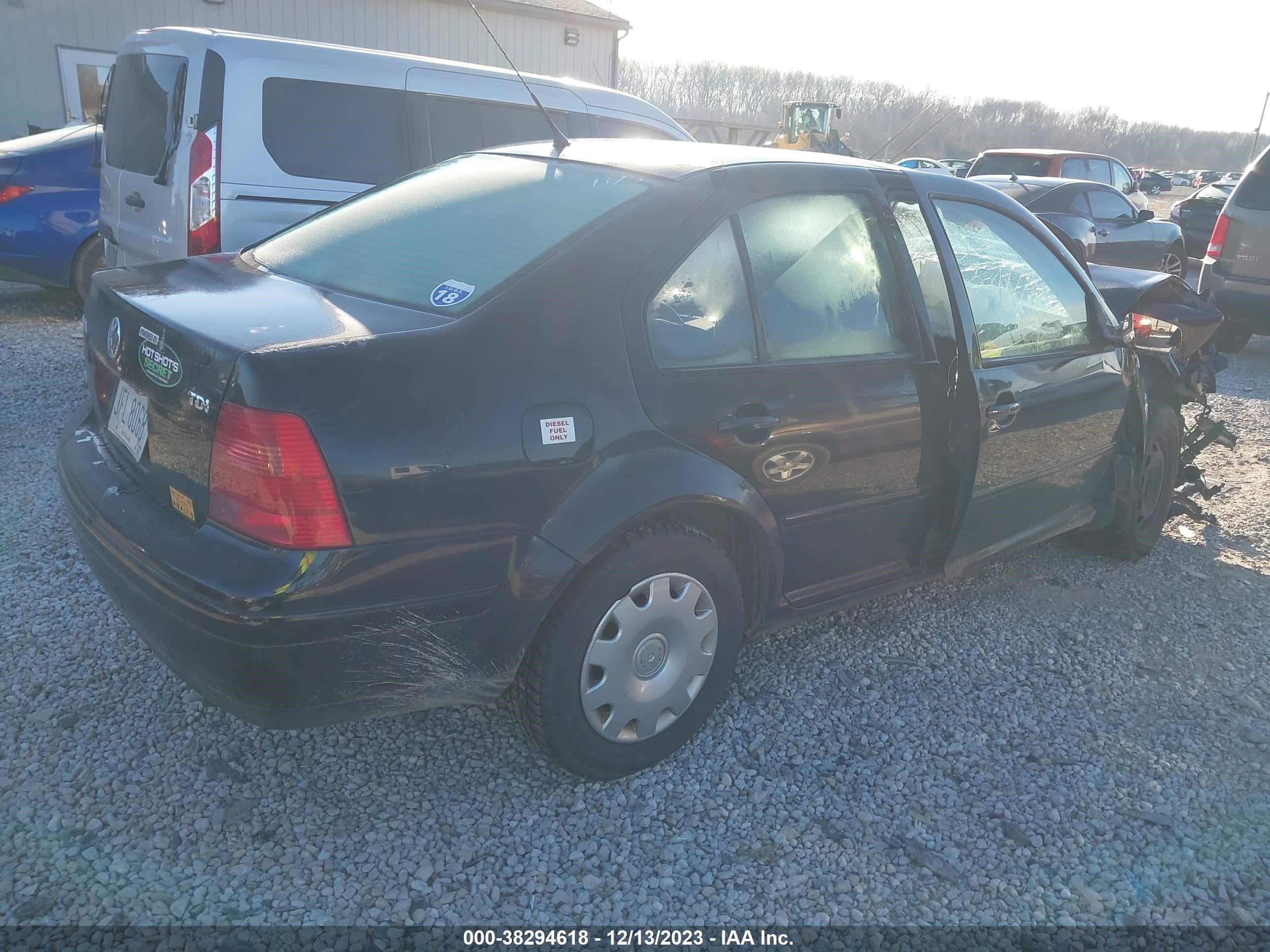 Photo 3 VIN: 3VWRF29M4YM004372 - VOLKSWAGEN JETTA 