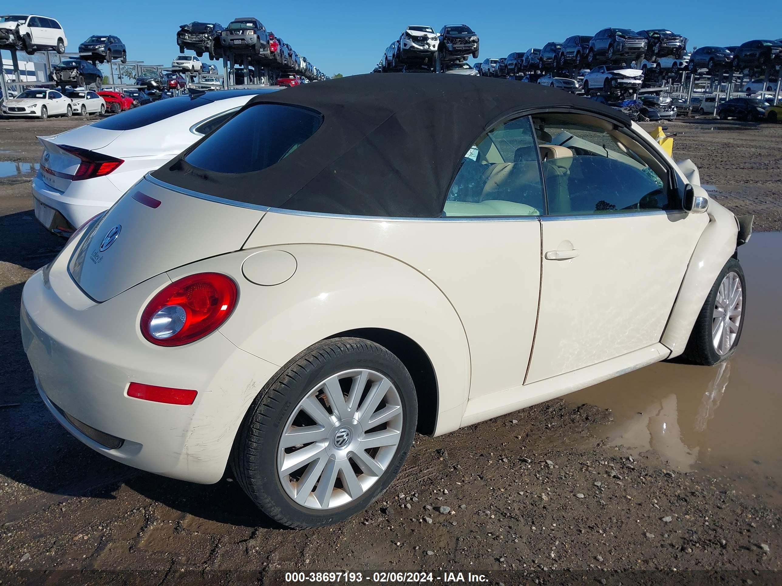 Photo 3 VIN: 3VWRF31Y18M402479 - VOLKSWAGEN BEETLE 