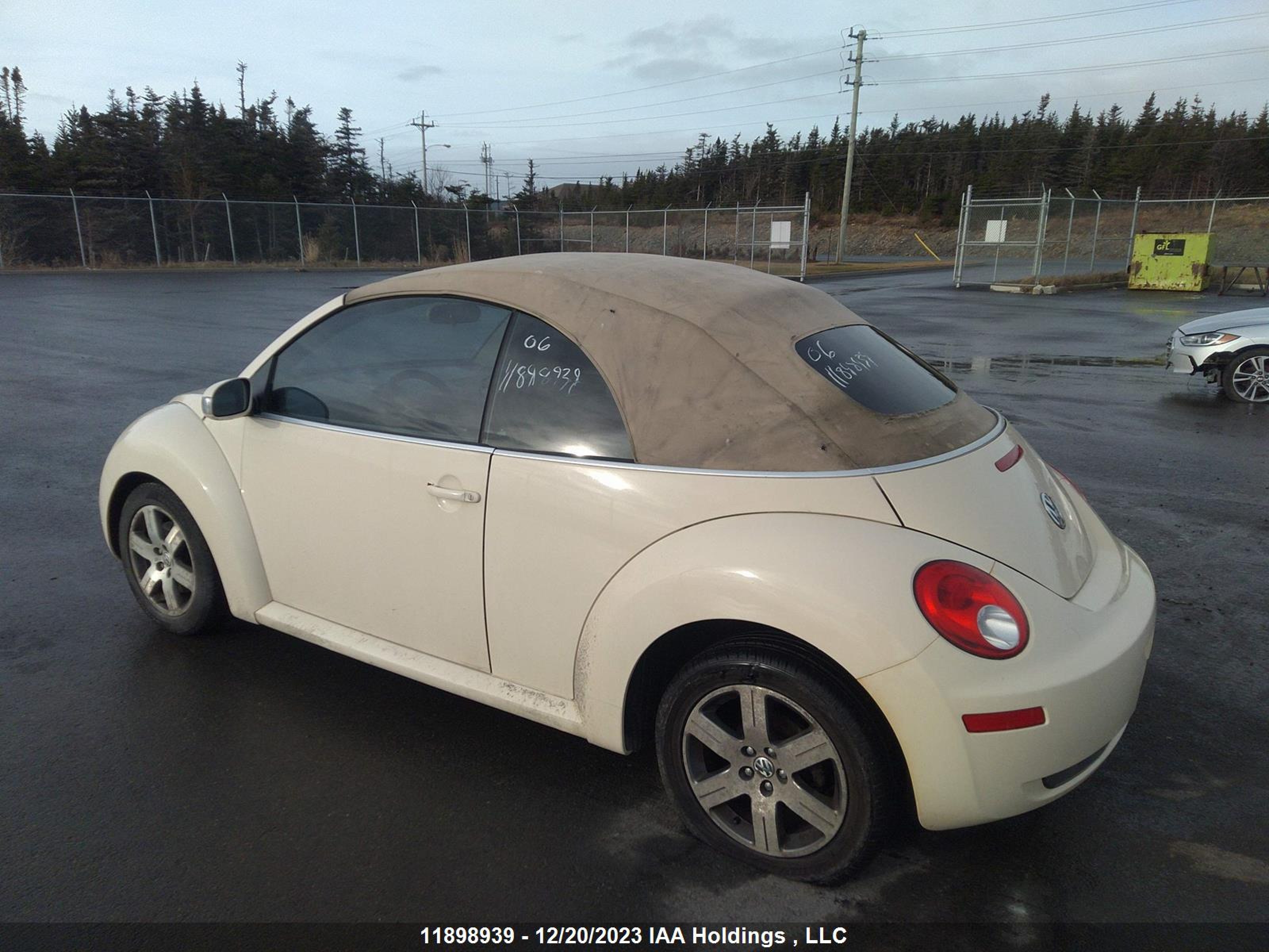 Photo 2 VIN: 3VWRF31Y46M310764 - VOLKSWAGEN BEETLE 