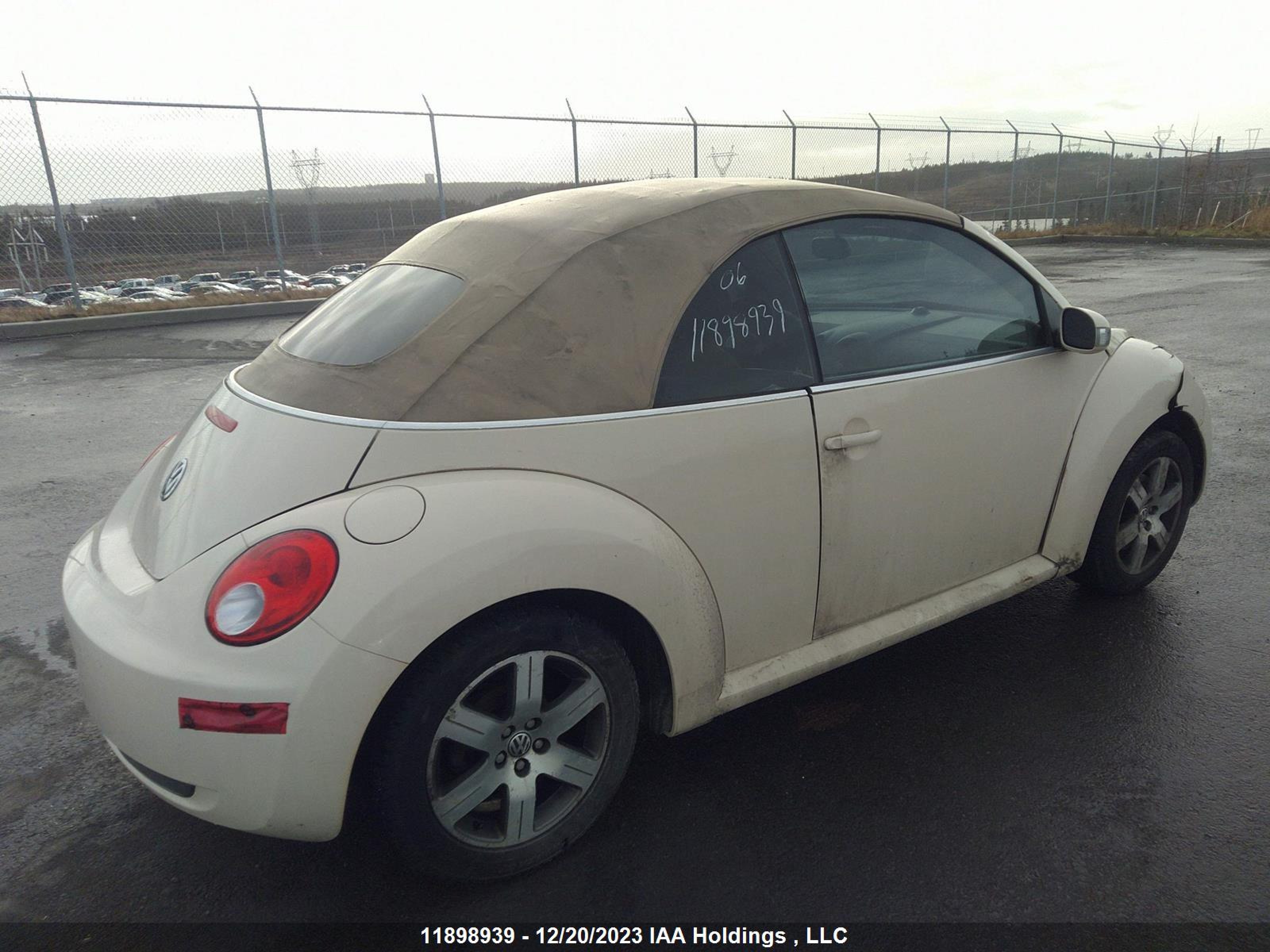 Photo 3 VIN: 3VWRF31Y46M310764 - VOLKSWAGEN BEETLE 