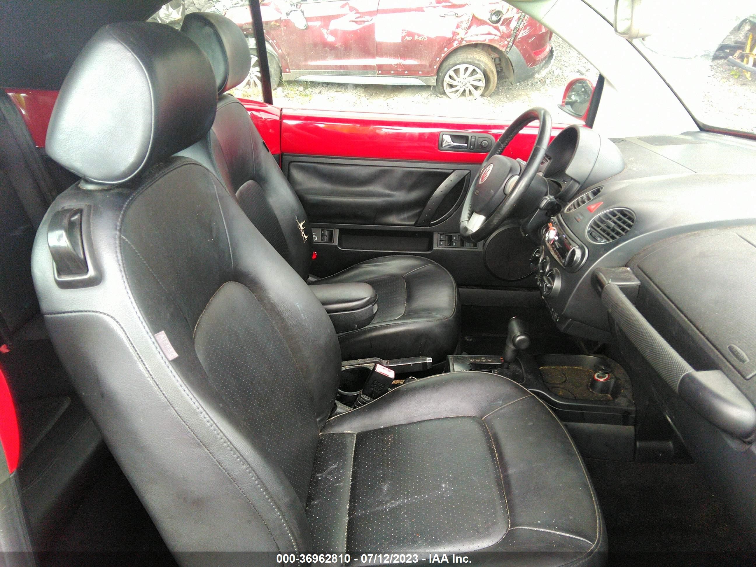 Photo 4 VIN: 3VWRF31Y49M400727 - VOLKSWAGEN BEETLE 