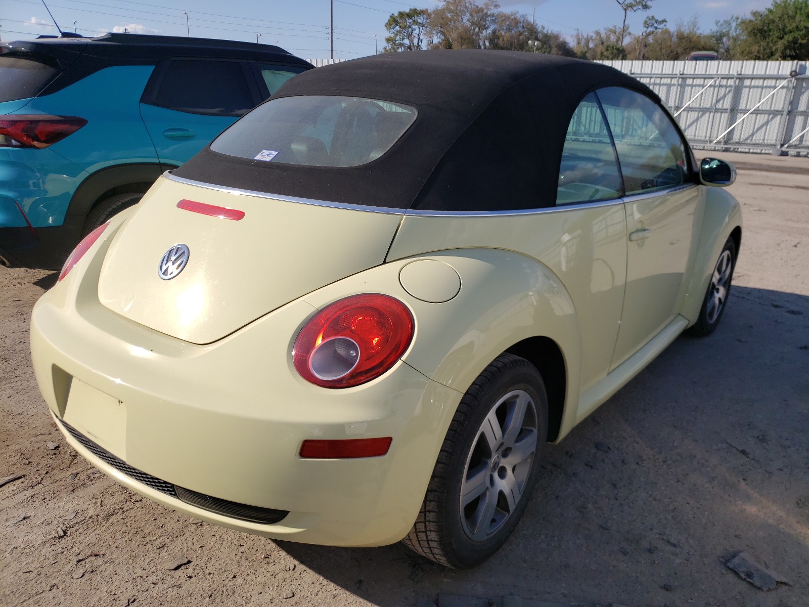 Photo 3 VIN: 3VWRF31Y86M318348 - VOLKSWAGEN NEW BEETLE 