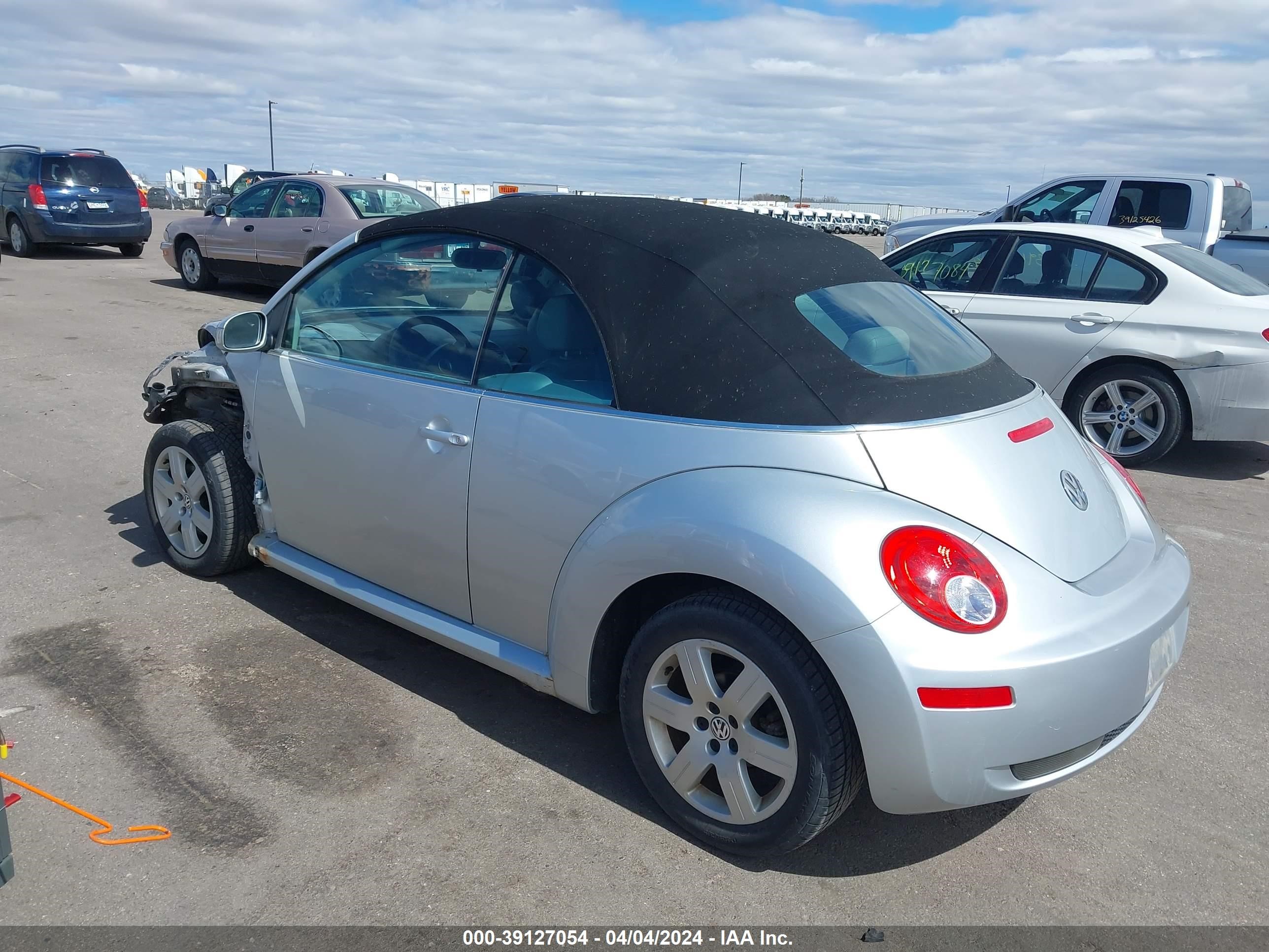 Photo 2 VIN: 3VWRF31Y87M413669 - VOLKSWAGEN BEETLE 