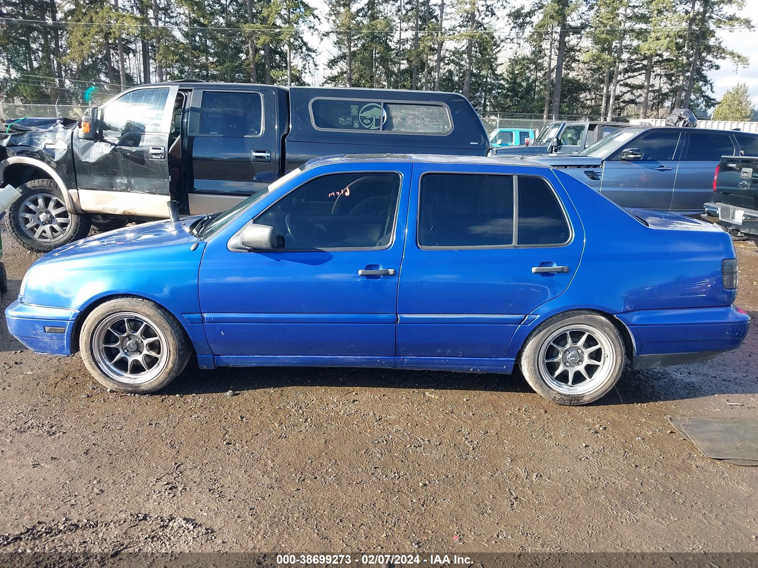 Photo 13 VIN: 3VWRF81H6WM128917 - VOLKSWAGEN JETTA 