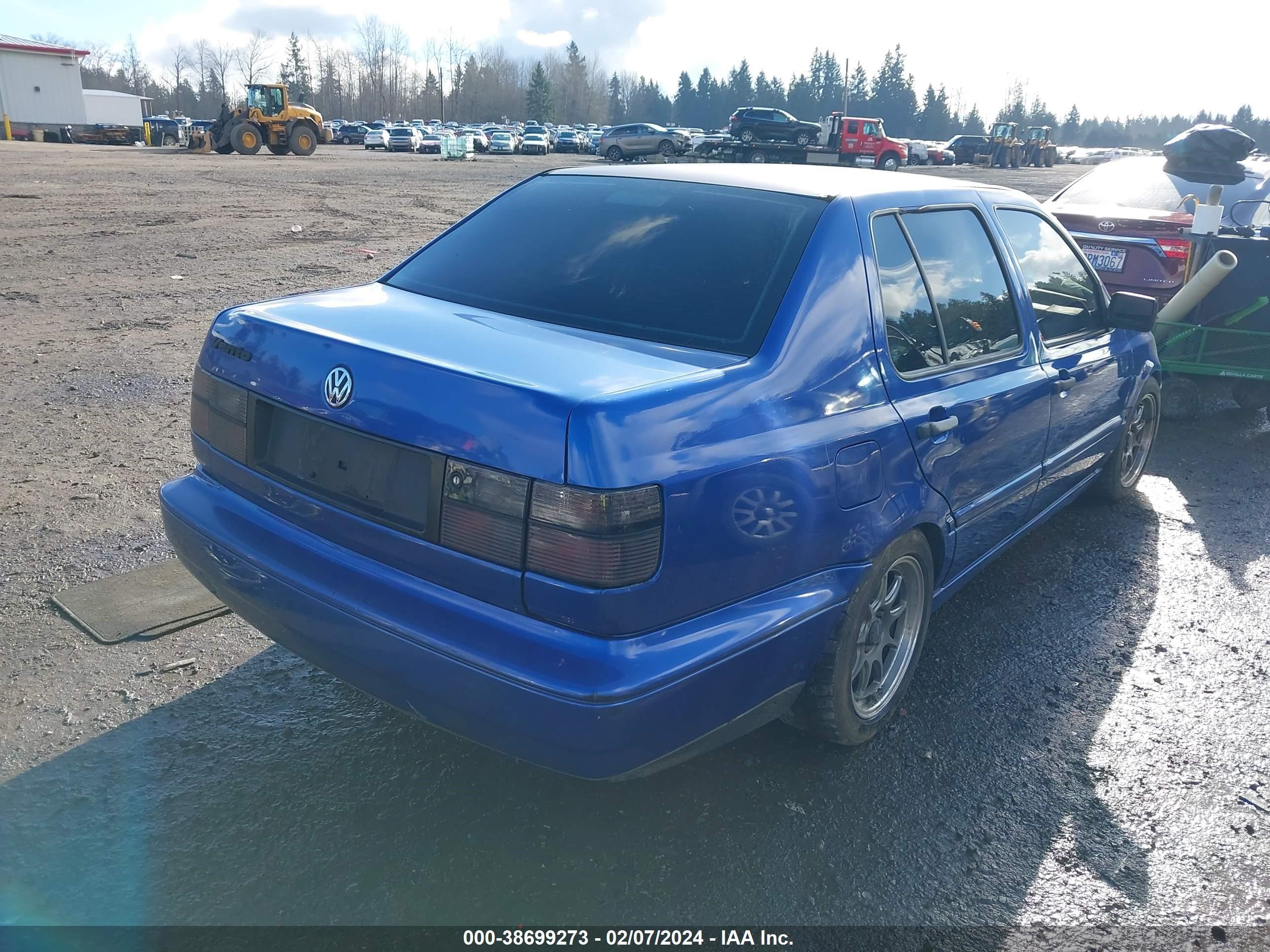 Photo 3 VIN: 3VWRF81H6WM128917 - VOLKSWAGEN JETTA 