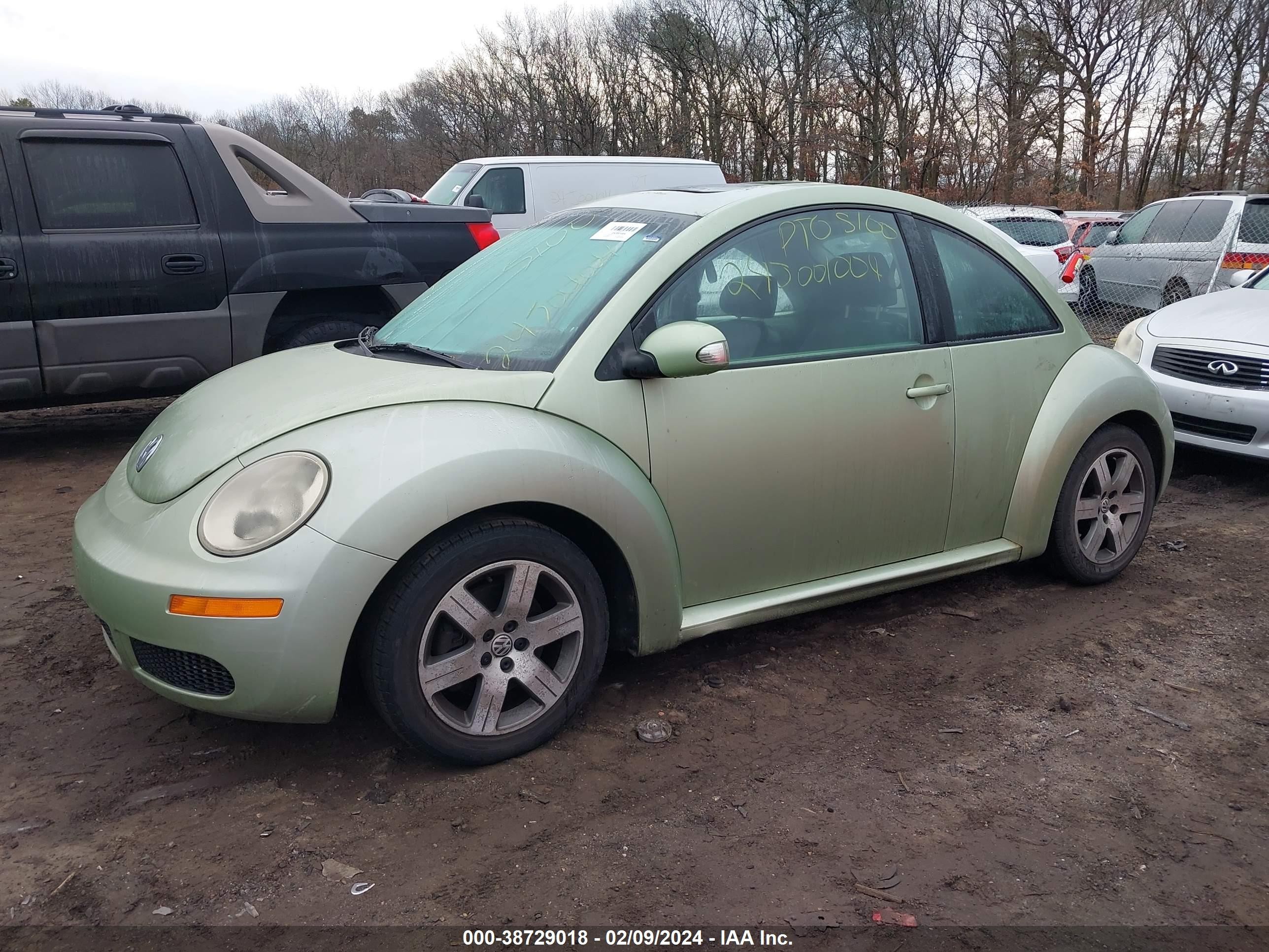 Photo 1 VIN: 3VWRG31CX6M409221 - VOLKSWAGEN BEETLE 