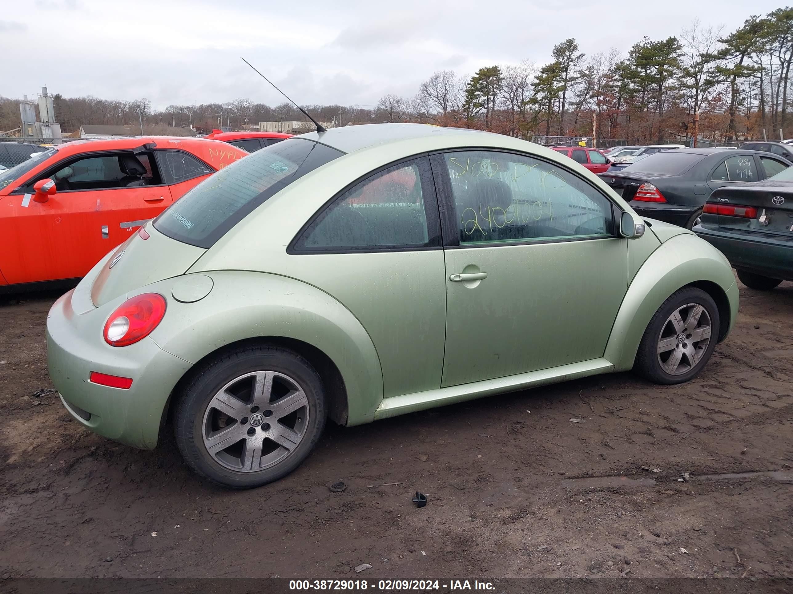 Photo 3 VIN: 3VWRG31CX6M409221 - VOLKSWAGEN BEETLE 