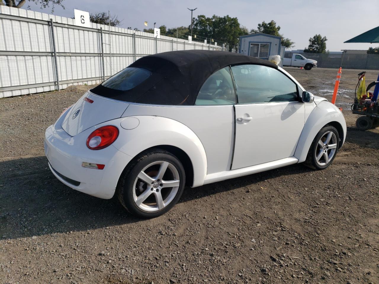 Photo 2 VIN: 3VWRG31Y39M402787 - VOLKSWAGEN BEETLE 