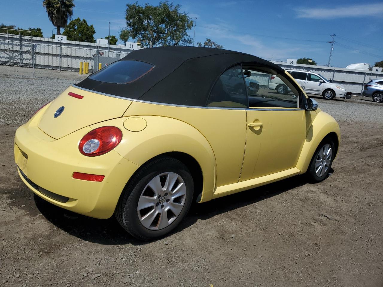 Photo 2 VIN: 3VWRG31Y68M412826 - VOLKSWAGEN BEETLE 