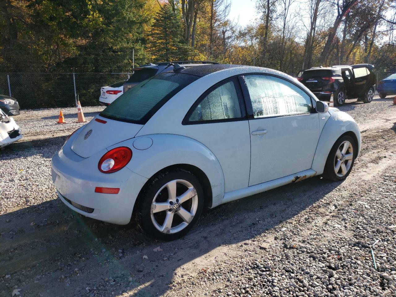 Photo 2 VIN: 3VWRG3AG9AM030240 - VOLKSWAGEN BEETLE 