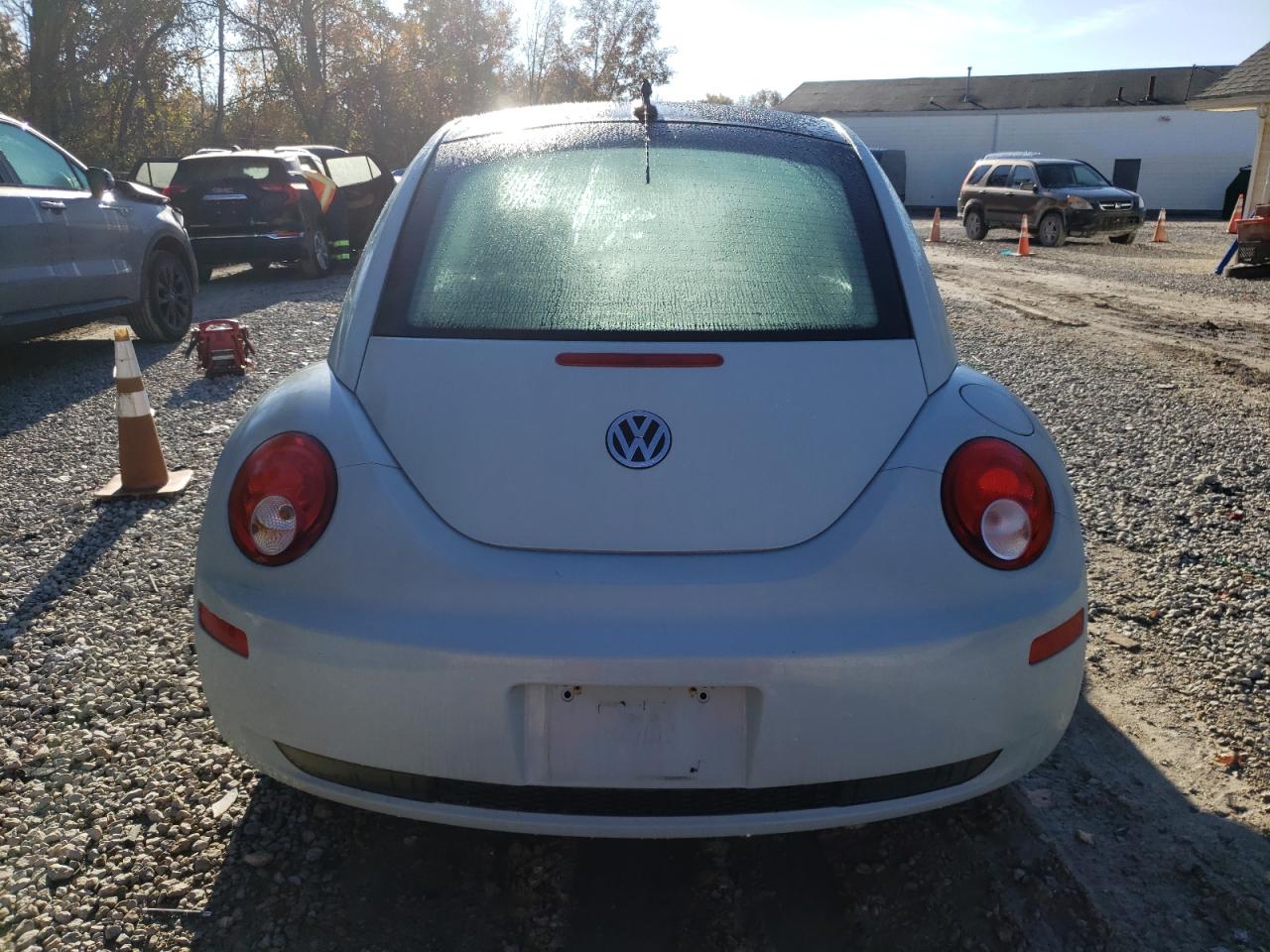 Photo 5 VIN: 3VWRG3AG9AM030240 - VOLKSWAGEN BEETLE 