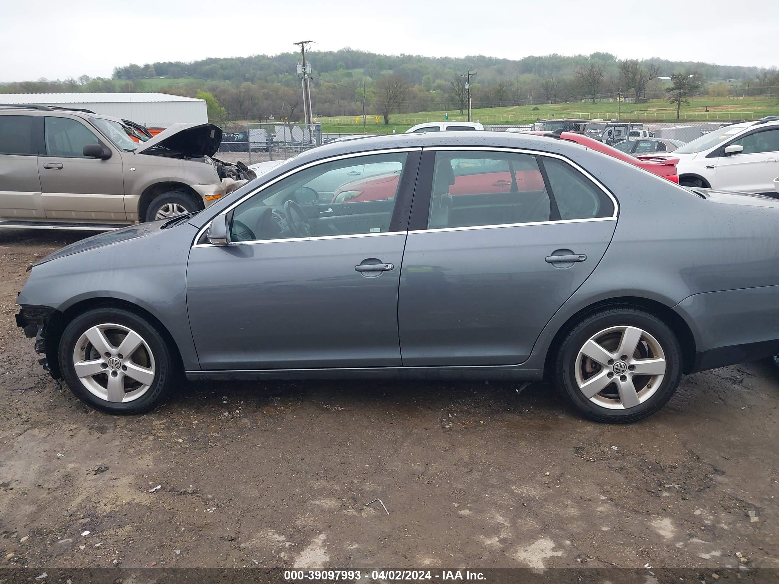 Photo 14 VIN: 3VWRM71K28M053924 - VOLKSWAGEN JETTA 