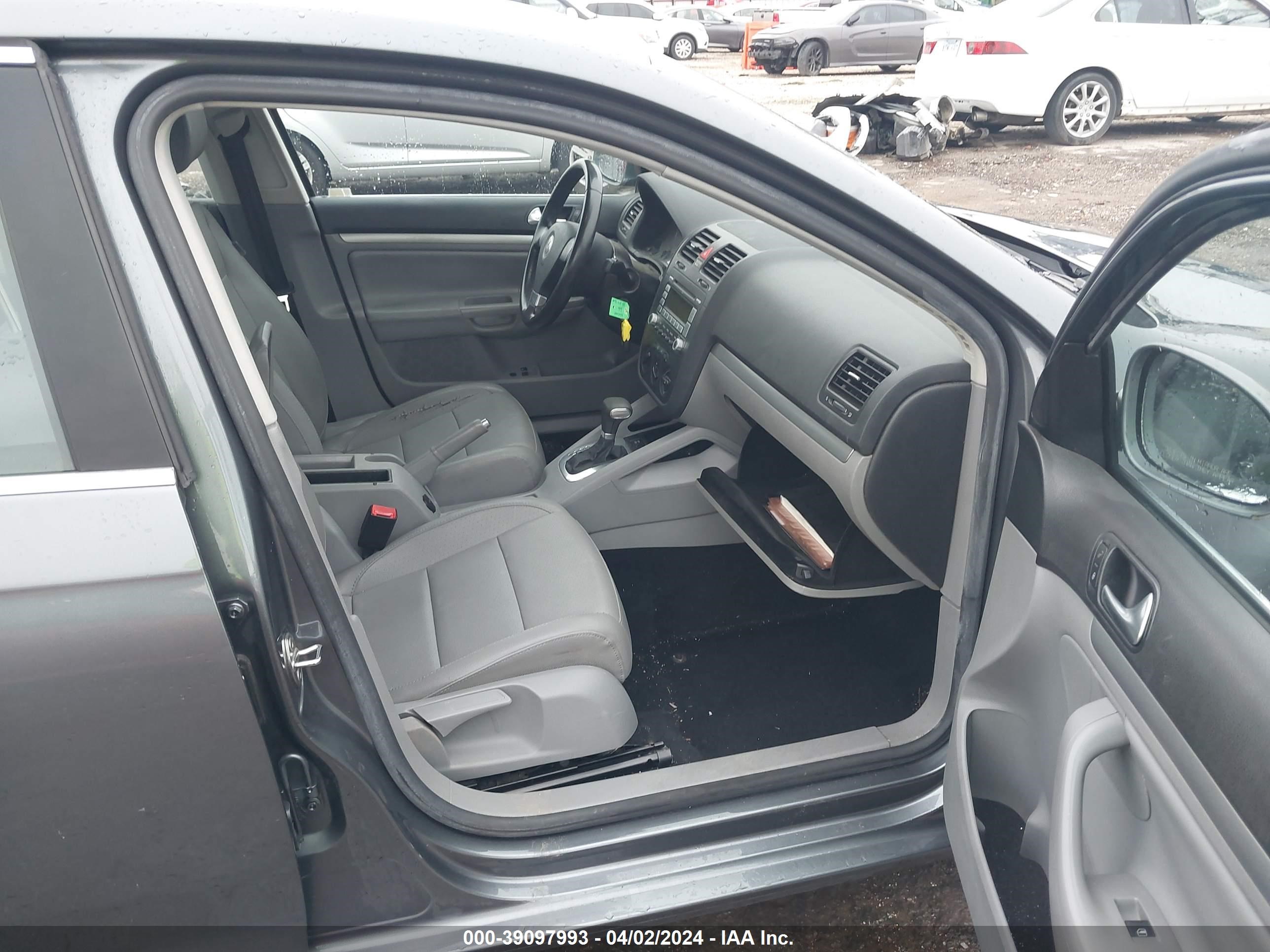 Photo 4 VIN: 3VWRM71K28M053924 - VOLKSWAGEN JETTA 