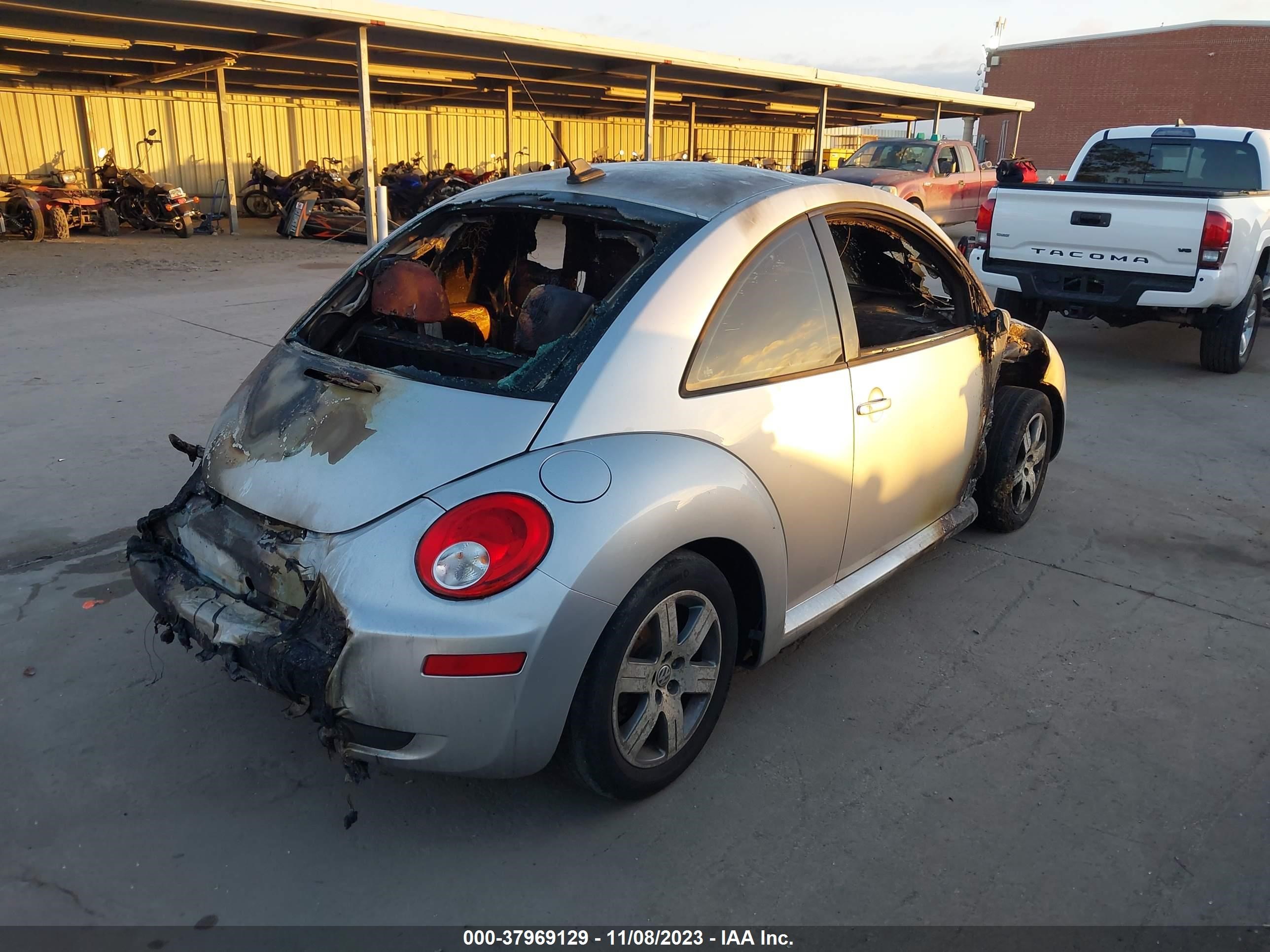 Photo 3 VIN: 3VWRR31C56M423828 - VOLKSWAGEN BEETLE 