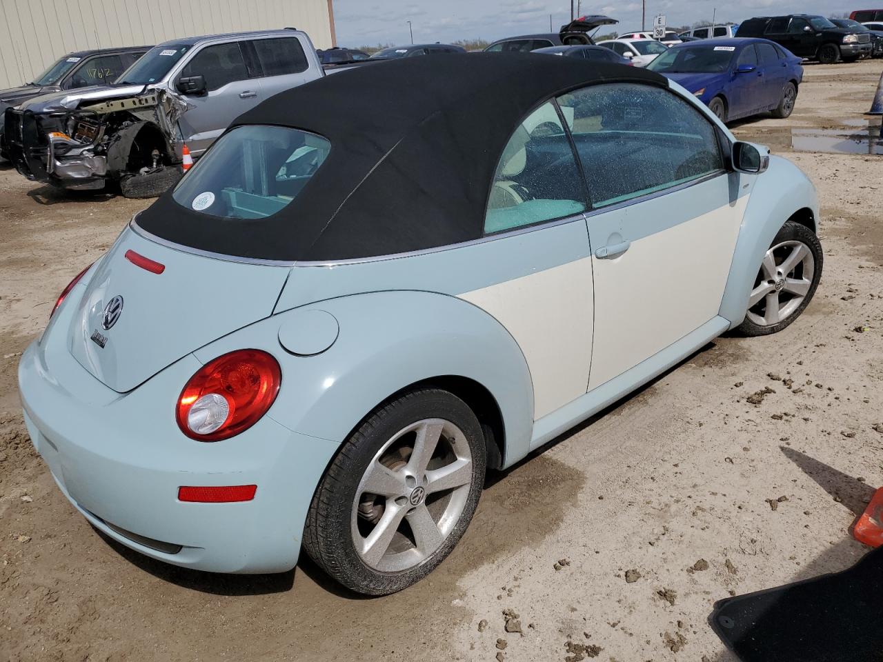 Photo 2 VIN: 3VWRW3AL0AM010443 - VOLKSWAGEN BEETLE 