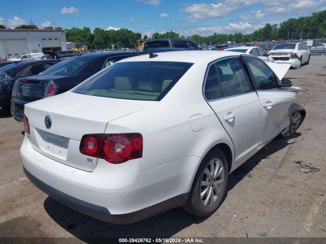 Photo 4 VIN: 3VWRX7AJ0AM027844 - VOLKSWAGEN JETTA 