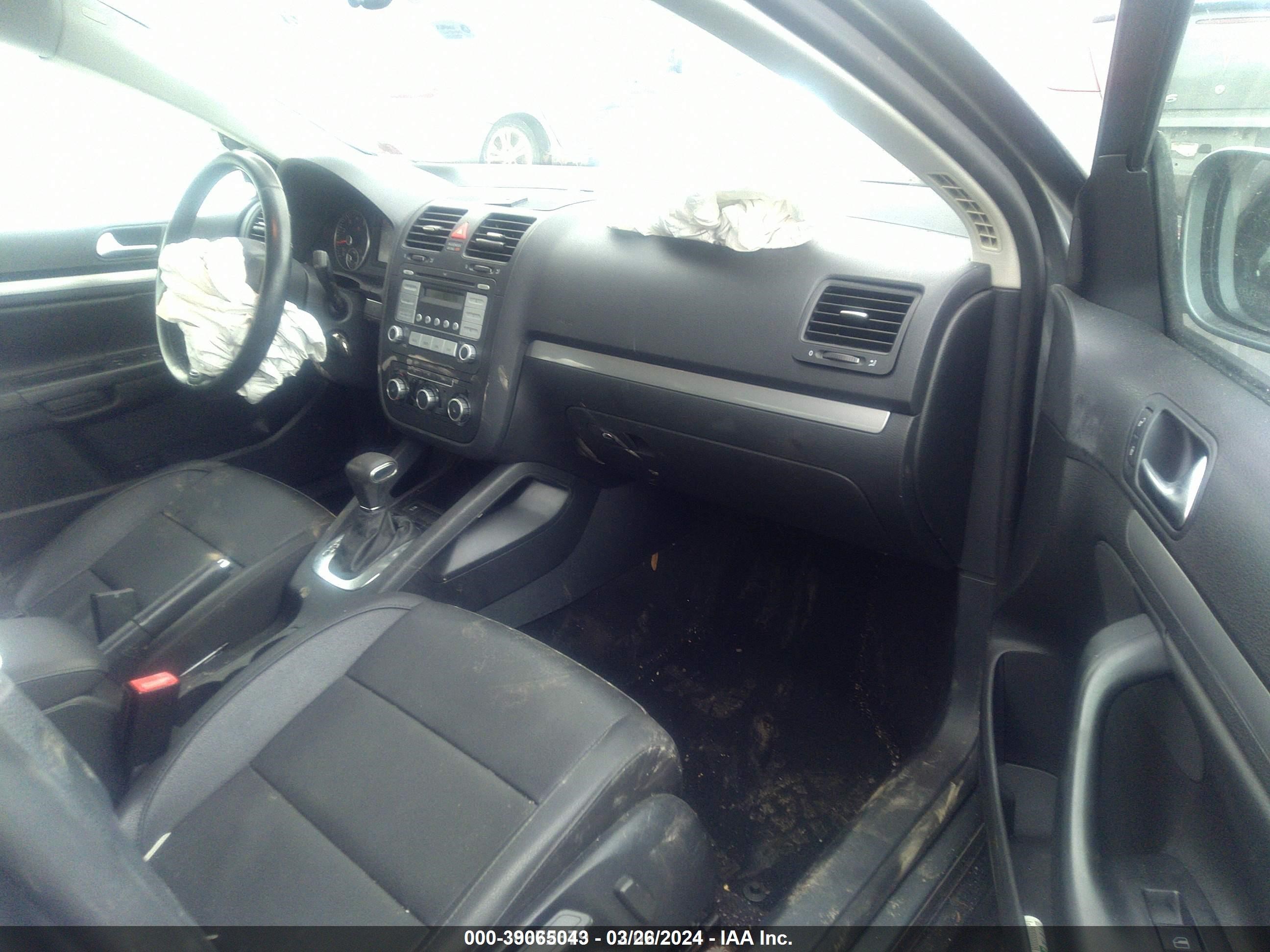 Photo 4 VIN: 3VWRX7AJ3AM127176 - VOLKSWAGEN JETTA 