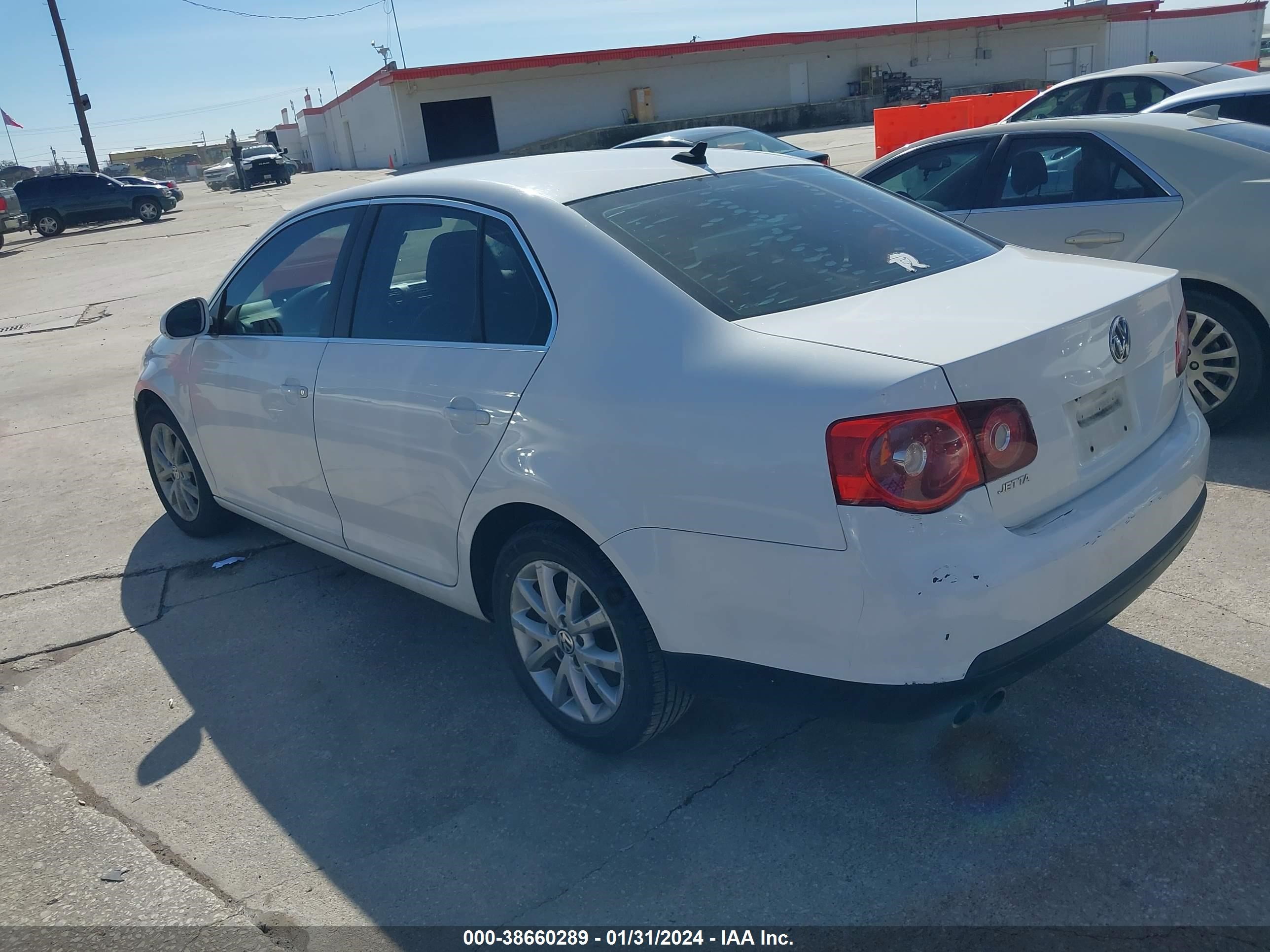 Photo 2 VIN: 3VWRX7AJ4AM068185 - VOLKSWAGEN JETTA 