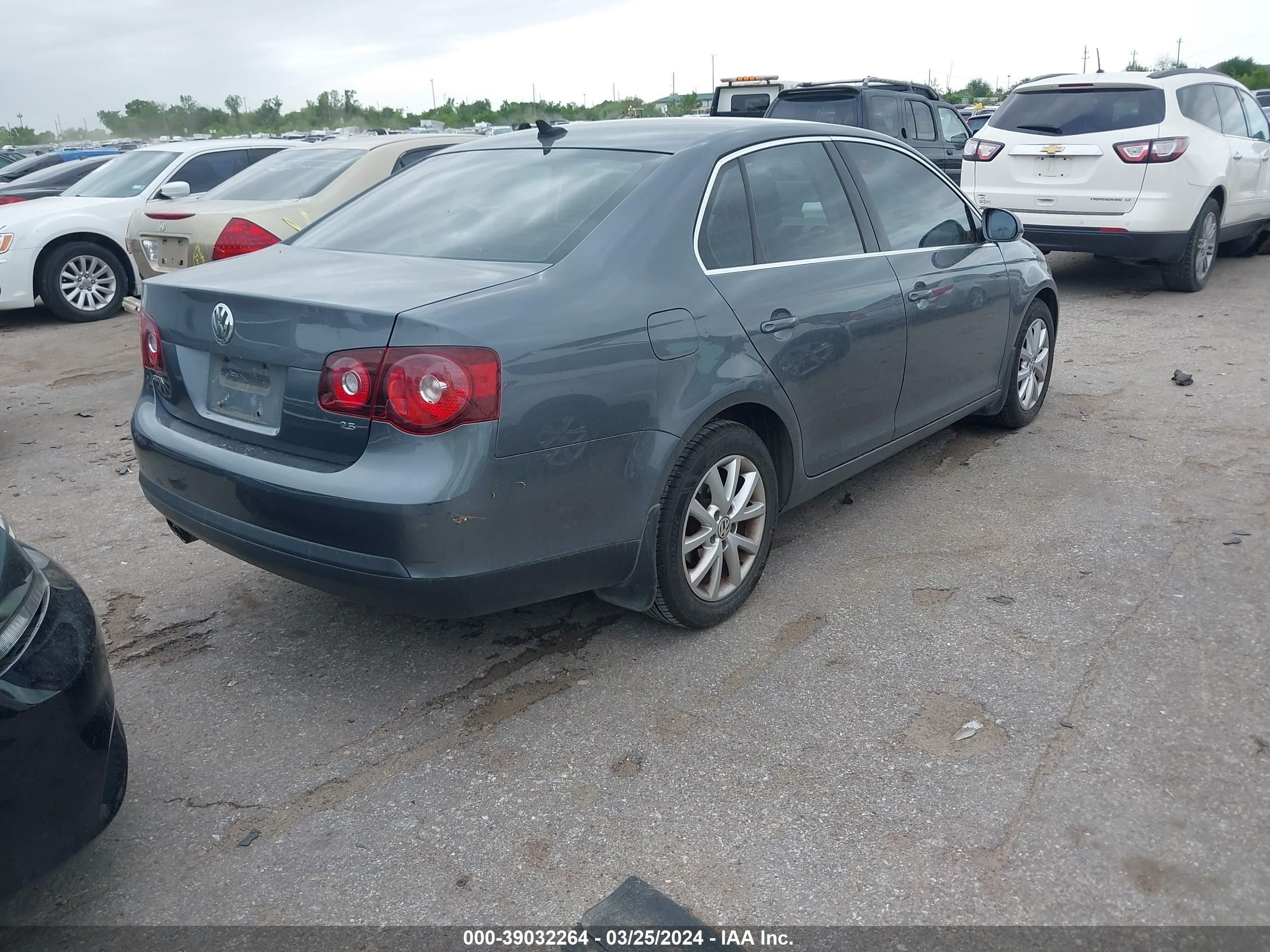 Photo 3 VIN: 3VWRX7AJ7AM068066 - VOLKSWAGEN JETTA 