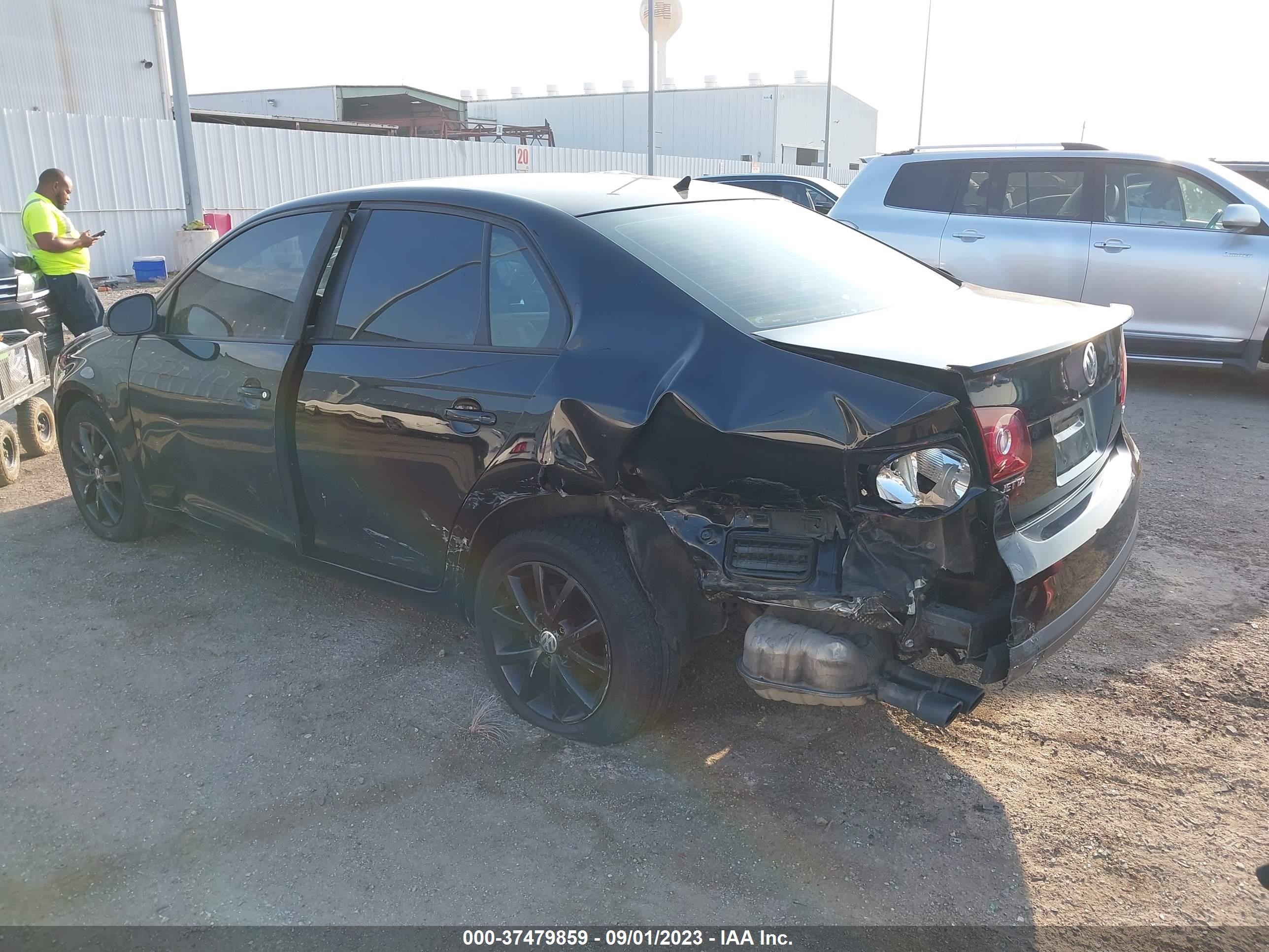 Photo 2 VIN: 3VWRX7AJ7AM105004 - VOLKSWAGEN JETTA 