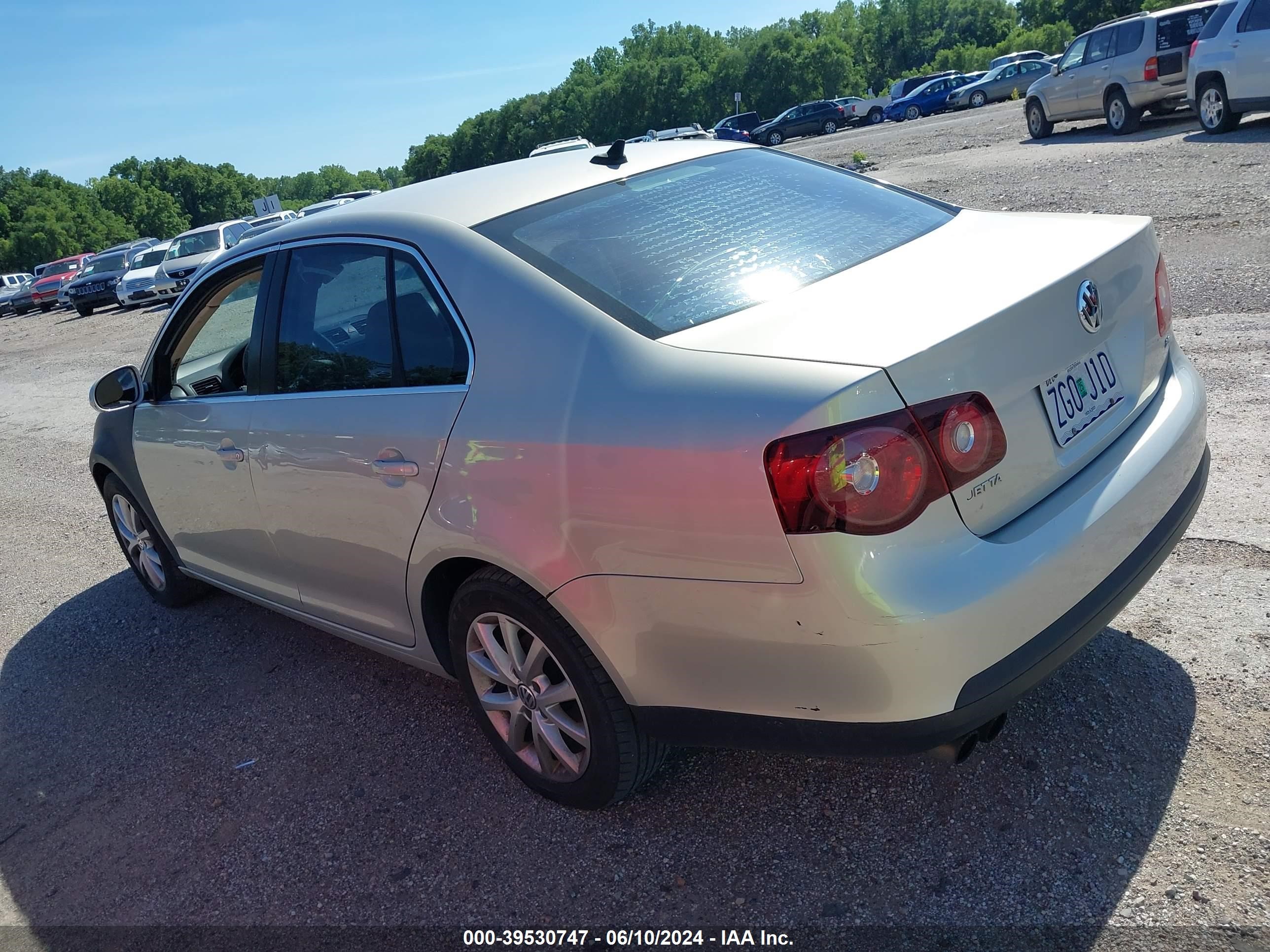 Photo 2 VIN: 3VWRX7AJXAM044179 - VOLKSWAGEN JETTA 