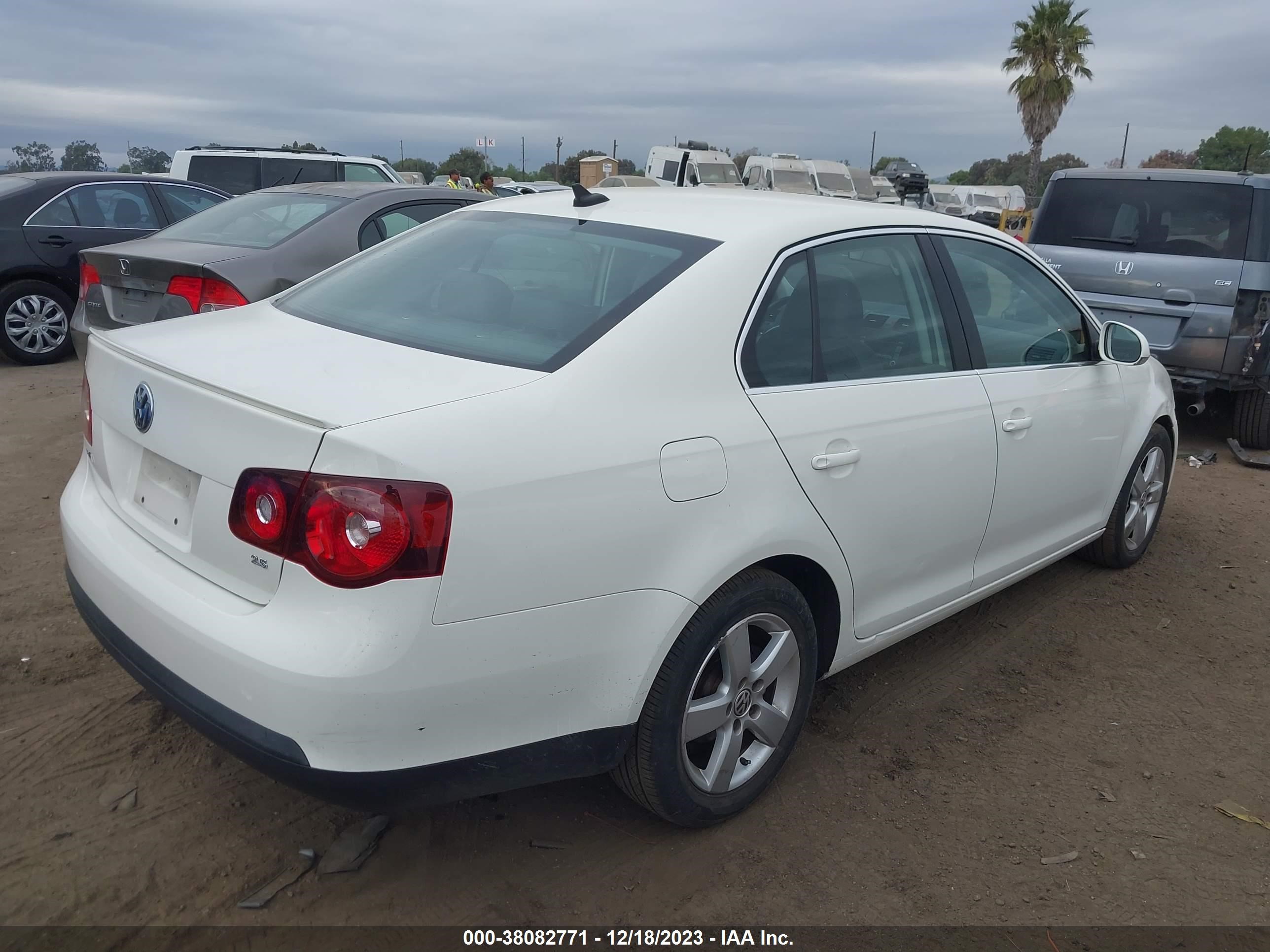 Photo 3 VIN: 3VWRZ71K48M032350 - VOLKSWAGEN JETTA 