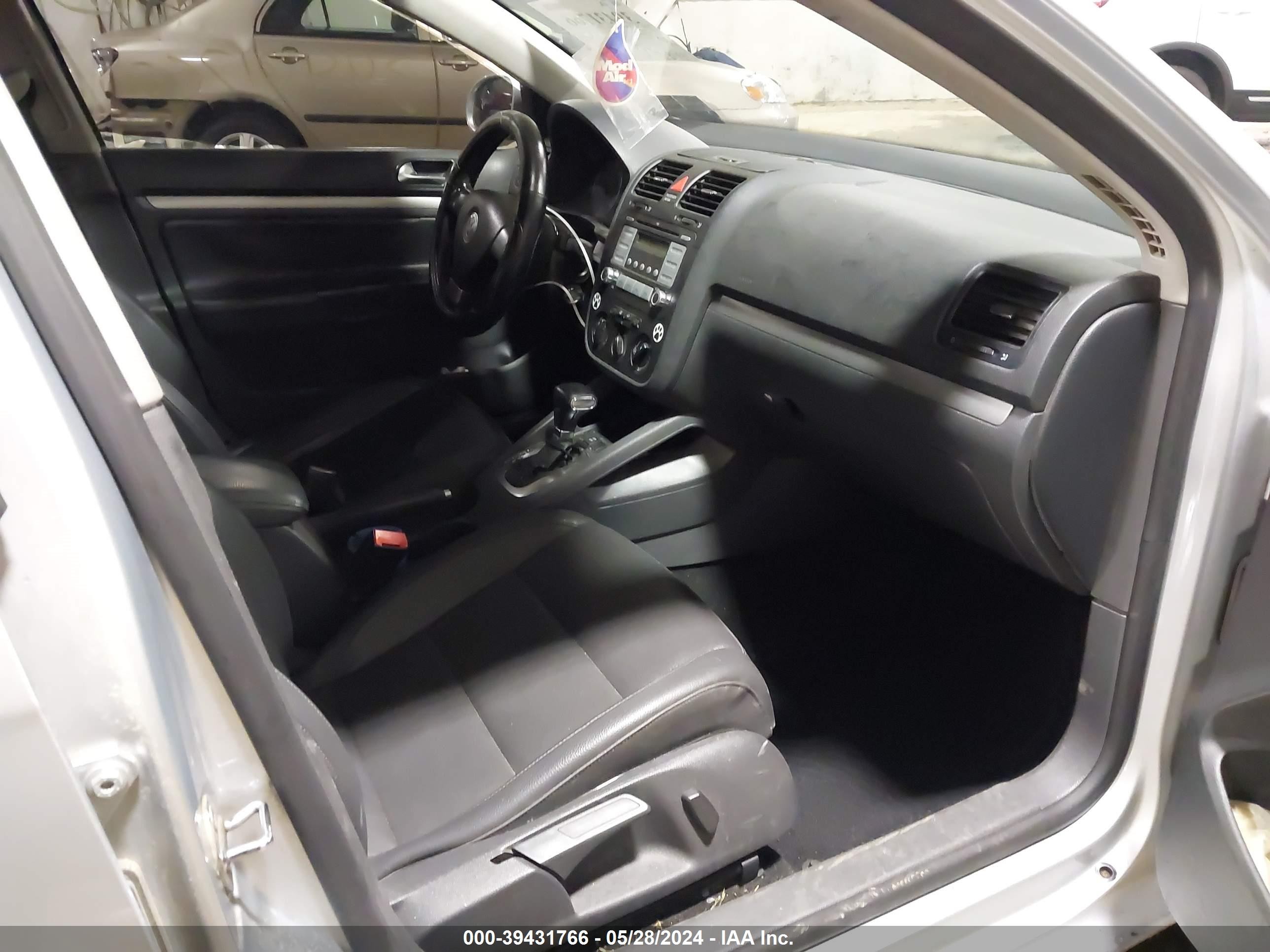 Photo 4 VIN: 3VWRZ71K49M162596 - VOLKSWAGEN JETTA 