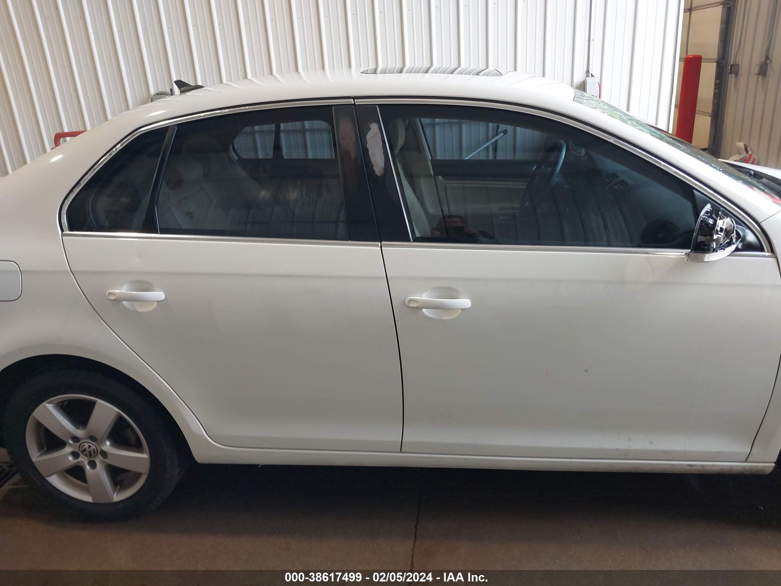 Photo 12 VIN: 3VWRZ71K58M038268 - VOLKSWAGEN JETTA 