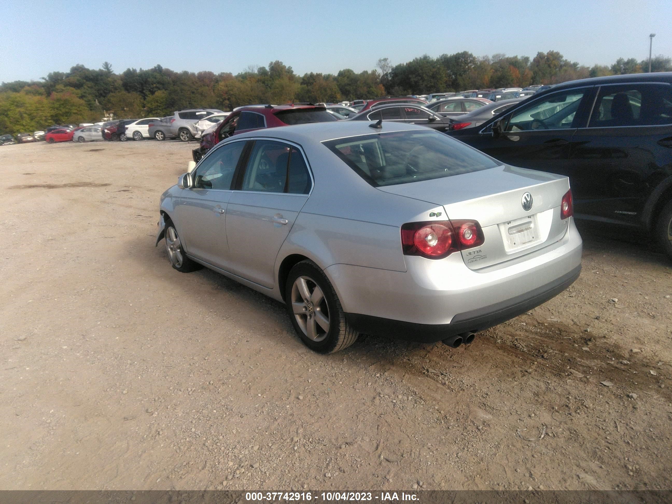 Photo 2 VIN: 3VWRZ71KX8M089555 - VOLKSWAGEN JETTA 