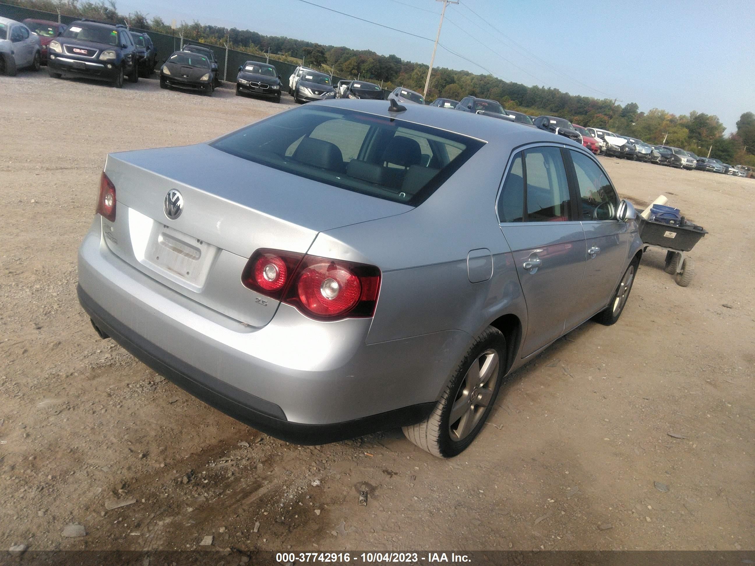 Photo 3 VIN: 3VWRZ71KX8M089555 - VOLKSWAGEN JETTA 