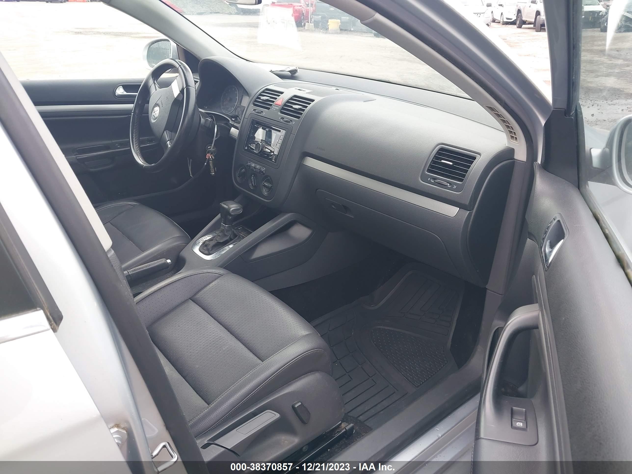 Photo 4 VIN: 3VWRZ71KX9M167995 - VOLKSWAGEN JETTA 