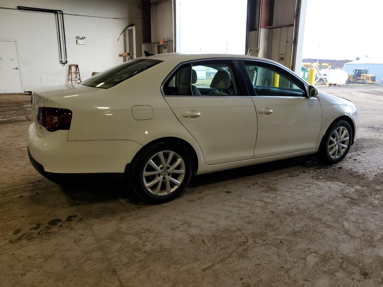 Photo 2 VIN: 3VWRZ7AJ5AM037909 - VOLKSWAGEN JETTA 