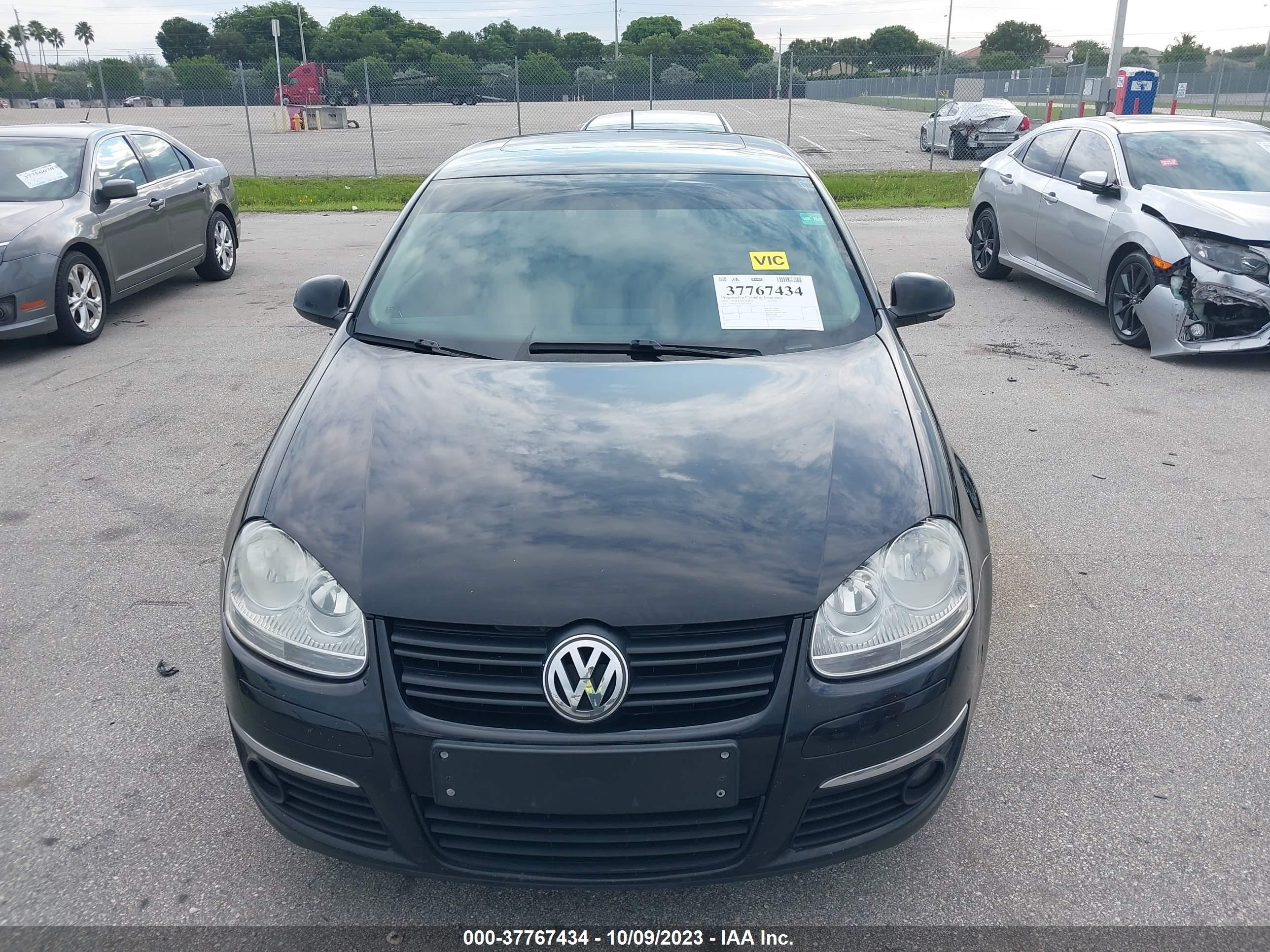 Photo 11 VIN: 3VWRZ7AJ7AM137414 - VOLKSWAGEN JETTA 